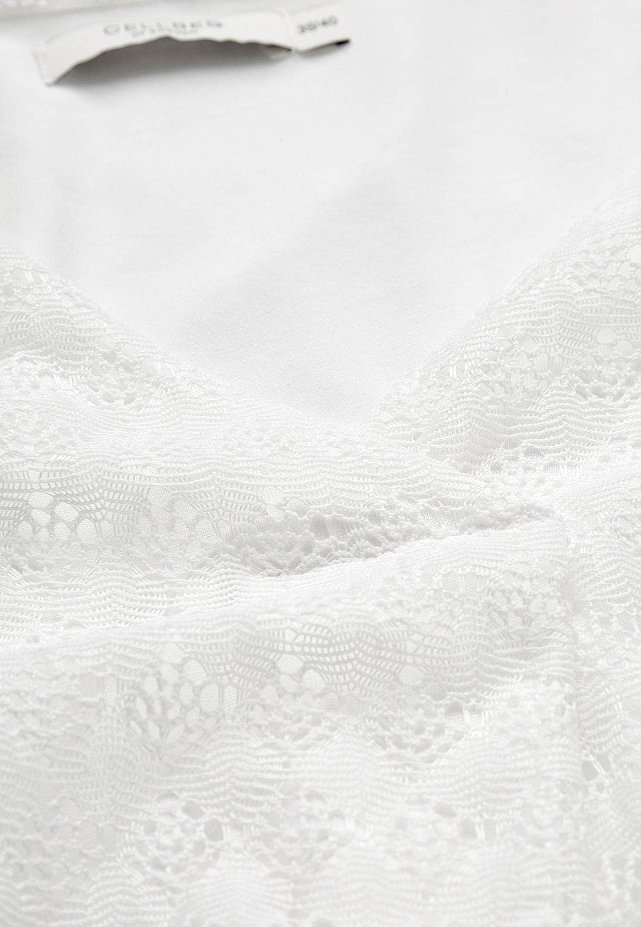 Kleid mit schönem Lochmuster