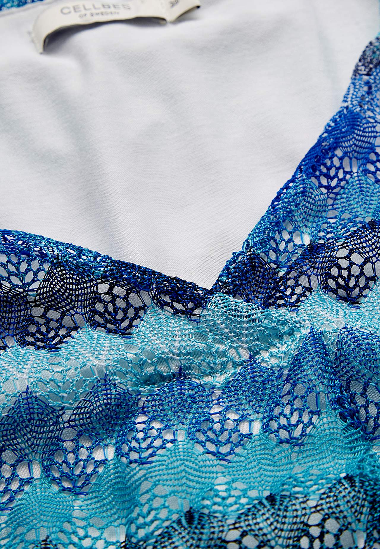 Kleid mit schönem Lochmuster