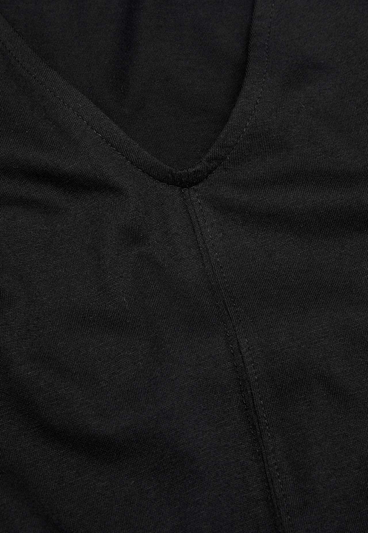 Ärmelloses Jerseykleid mit einem V-Ausschnitt