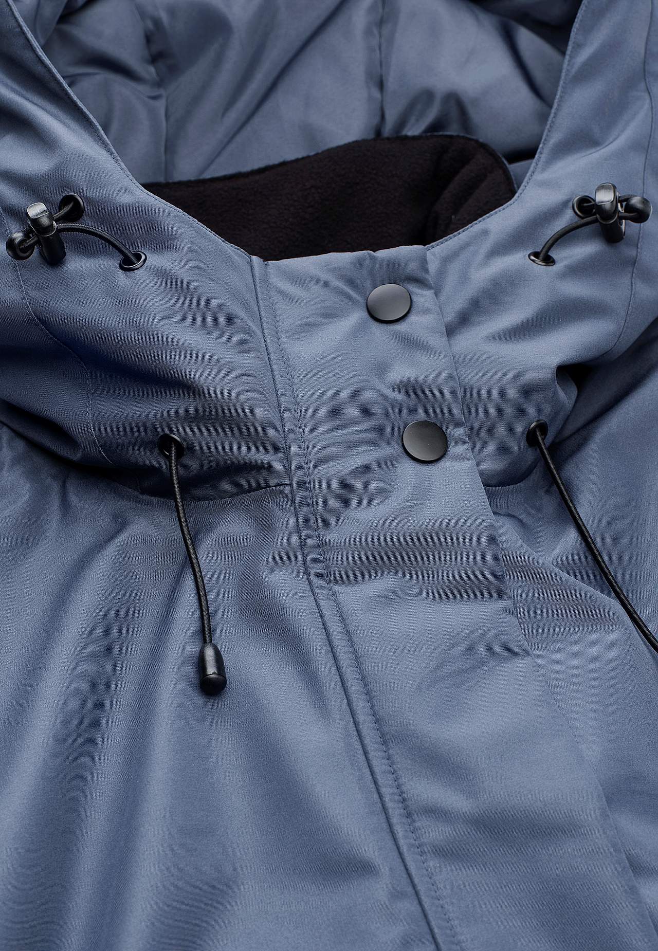 Funktionsjacke mit genähter Kapuze