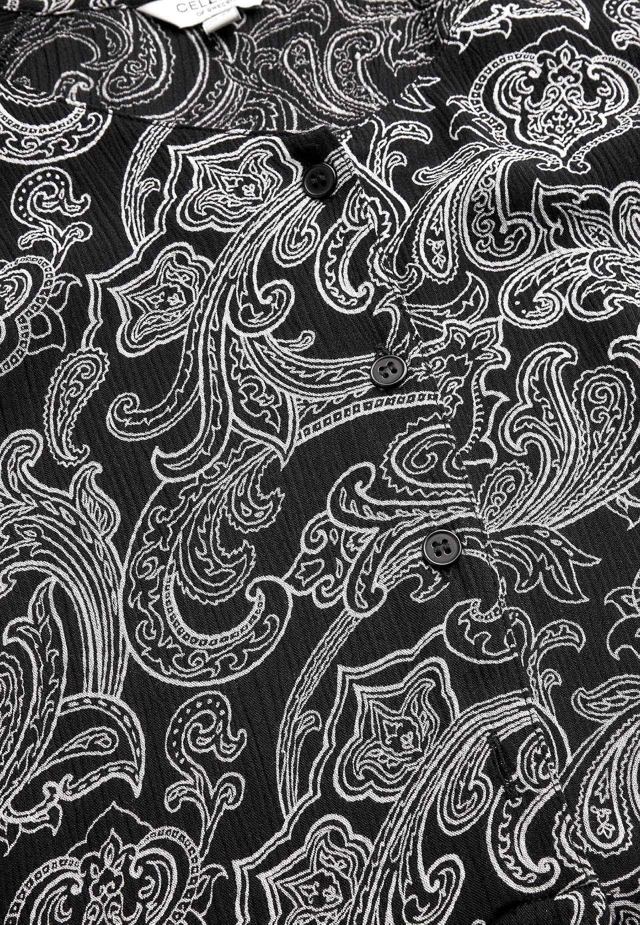 Gemustertes Kleid mit Knöpfen