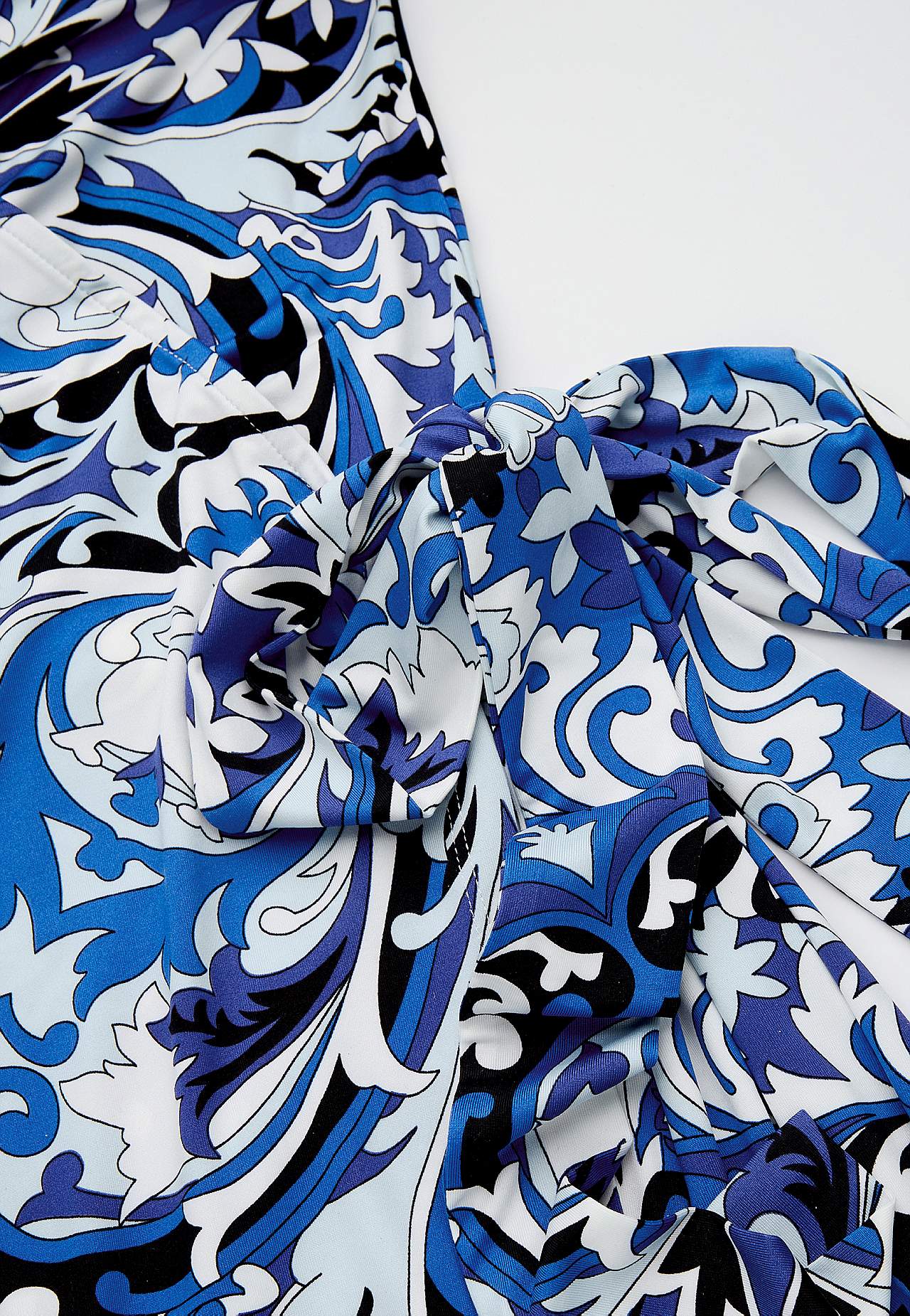 Gemustertes Front-Wickelkleid aus Jersey