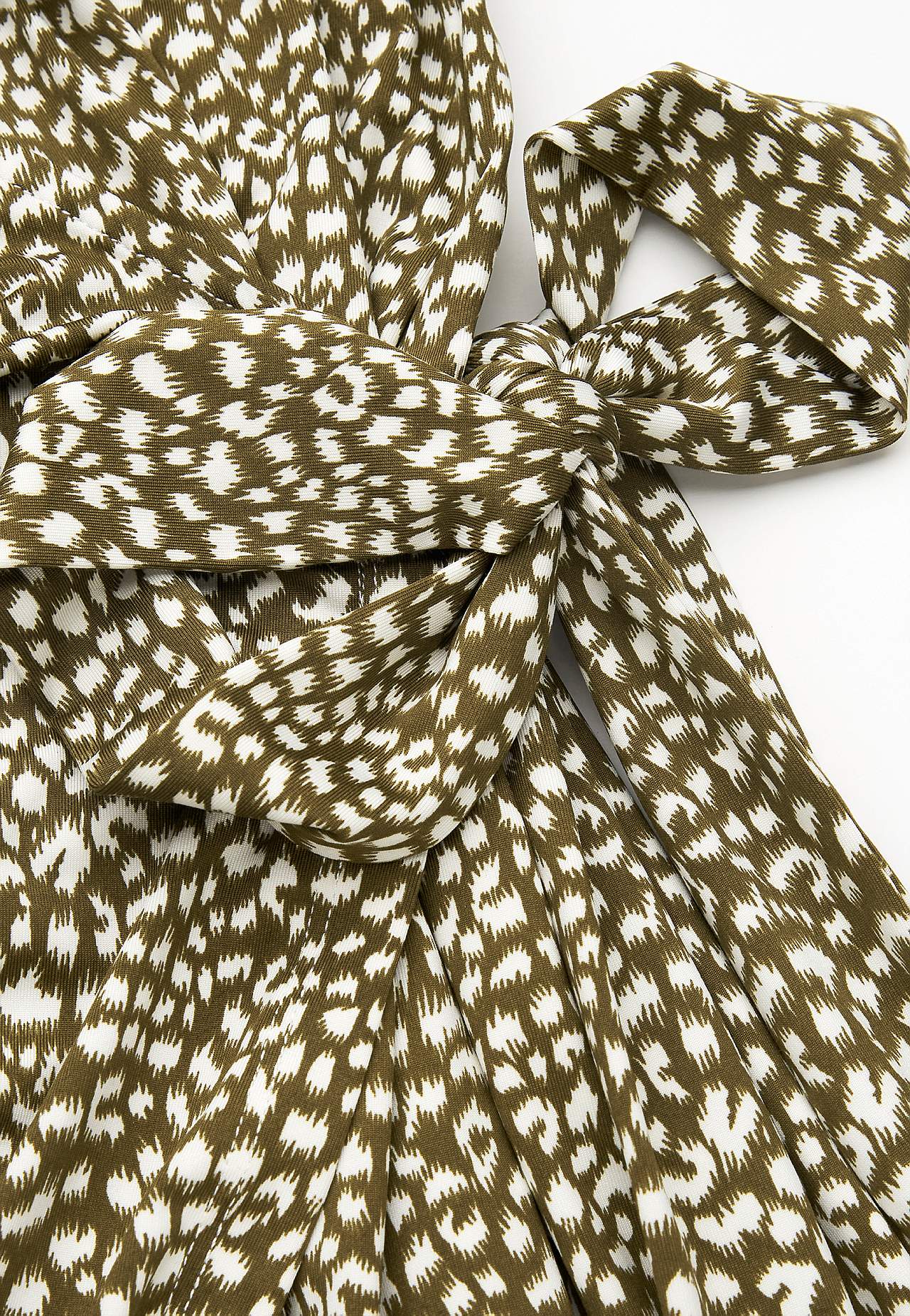 Gemustertes Front-Wickelkleid aus Jersey