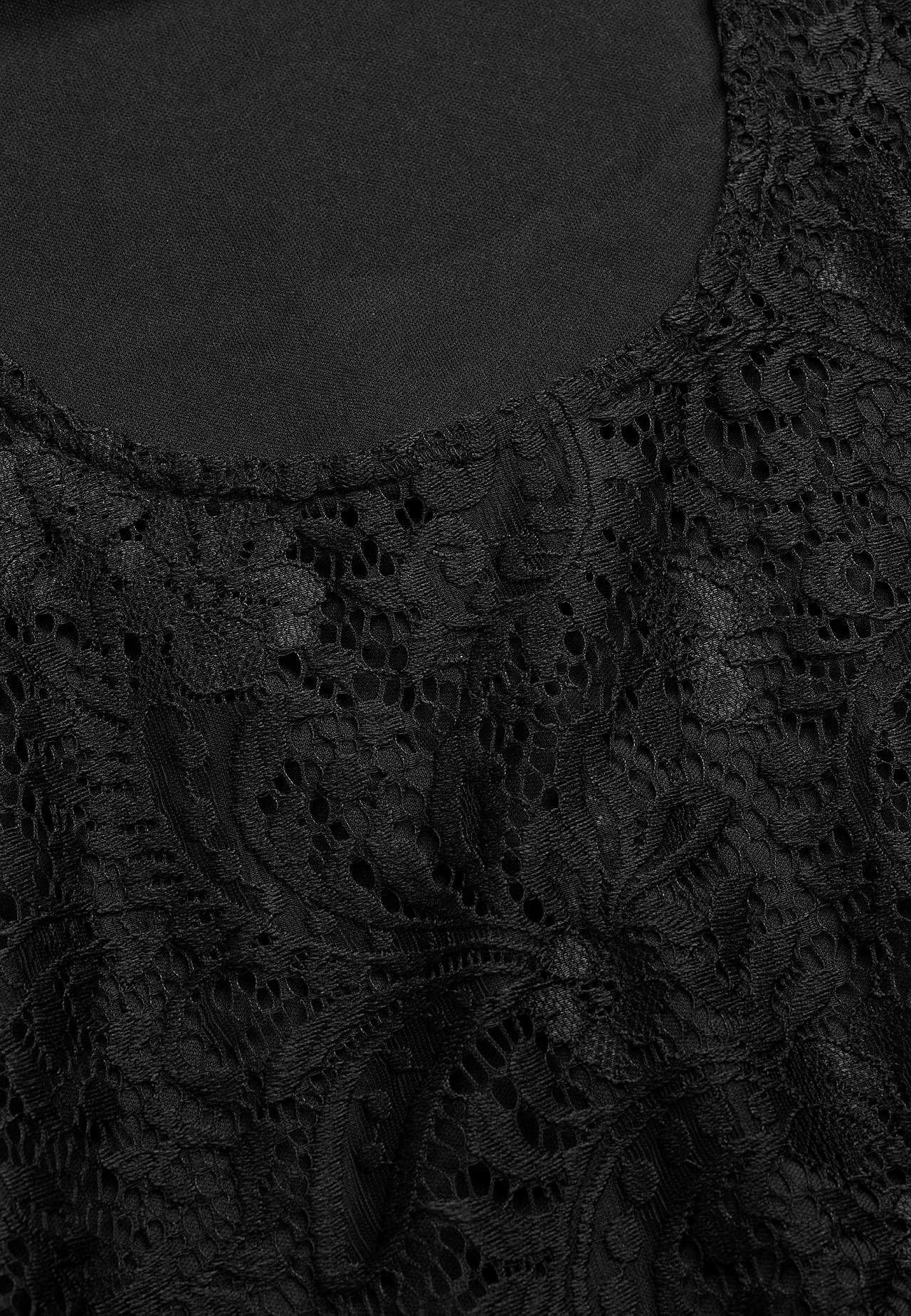 Kurzes Spitzenkleid