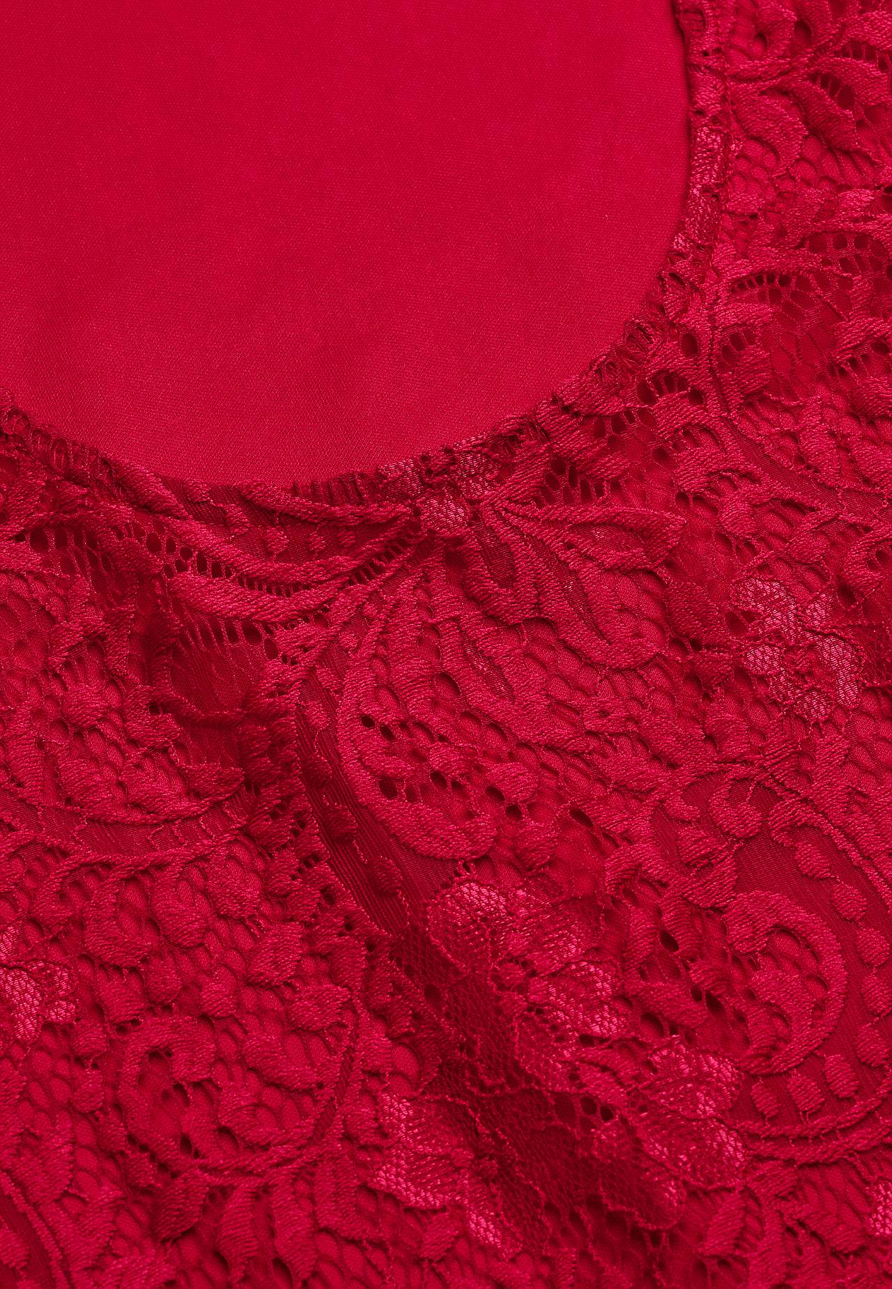 Kurzes Spitzenkleid