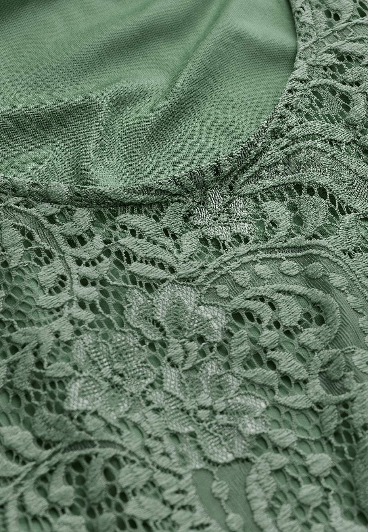 Kurzes Spitzenkleid