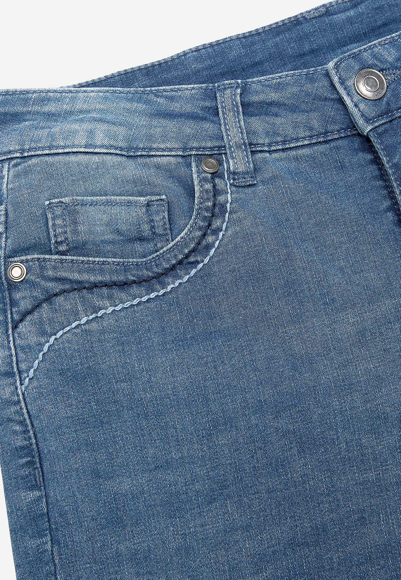 Stretch-Jeans mit Bootcut-Schnitt