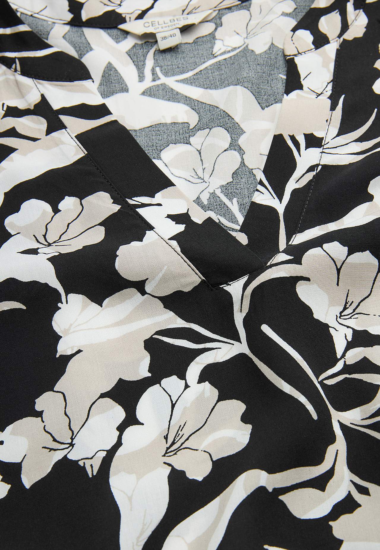 Kleid mit Volants