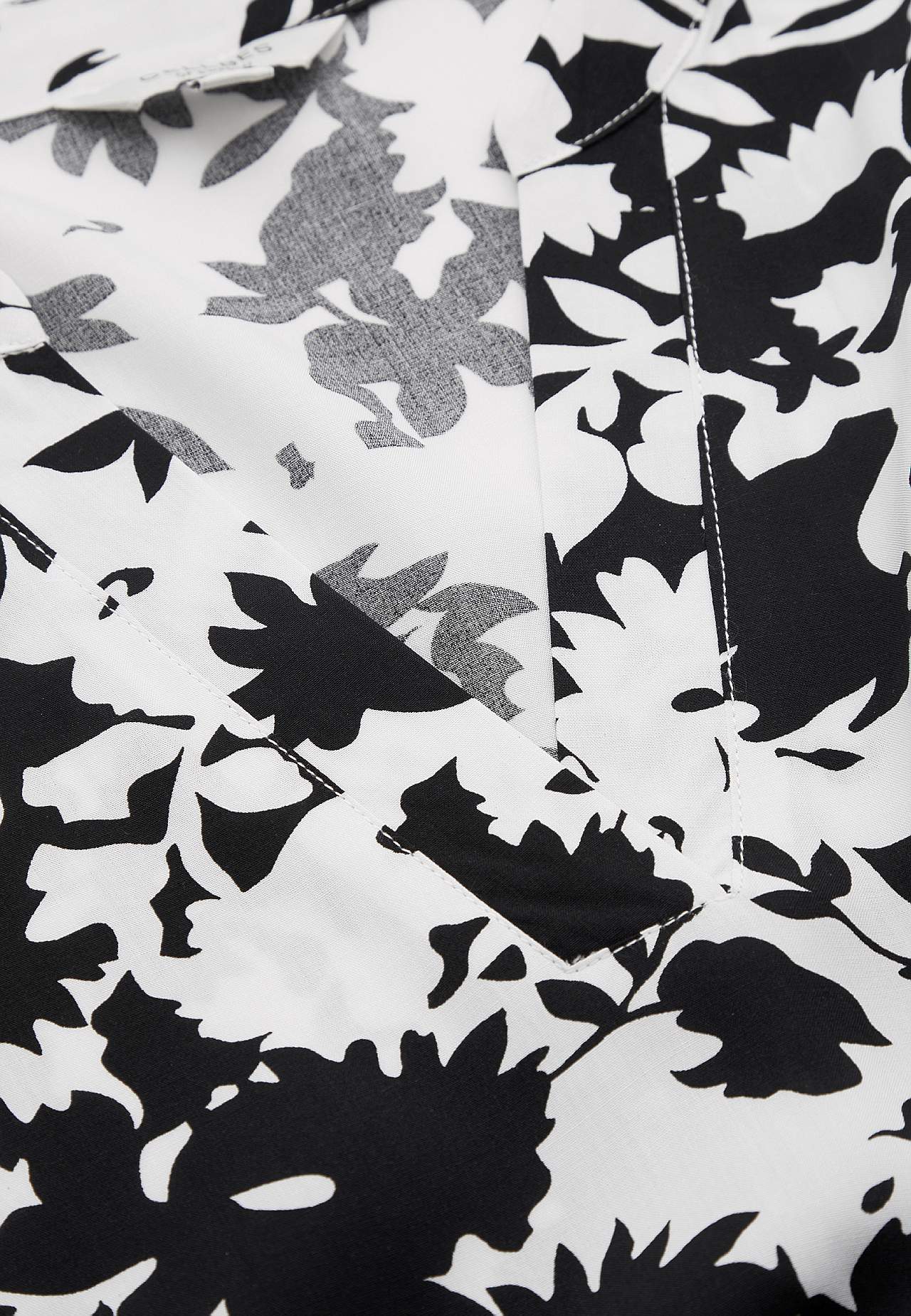 Kleid mit Volants
