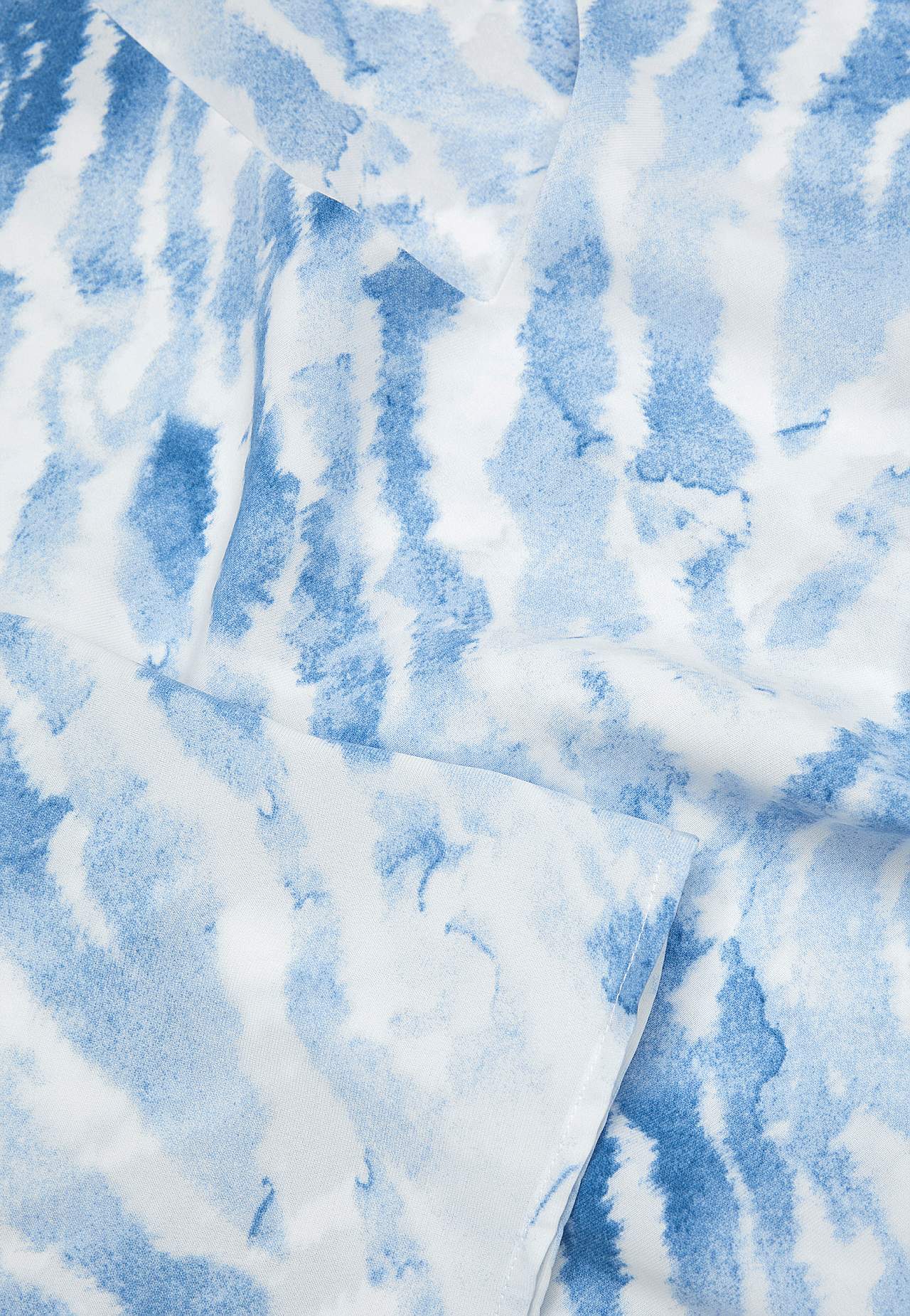 Tunika mit Trompetenärmel und einem V-Ausschnitt