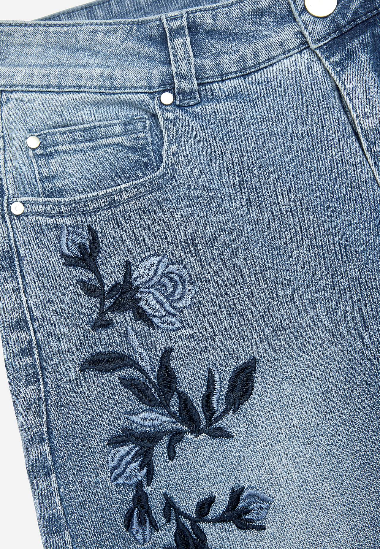 Knöcheljeans mit Stickerei Emmy