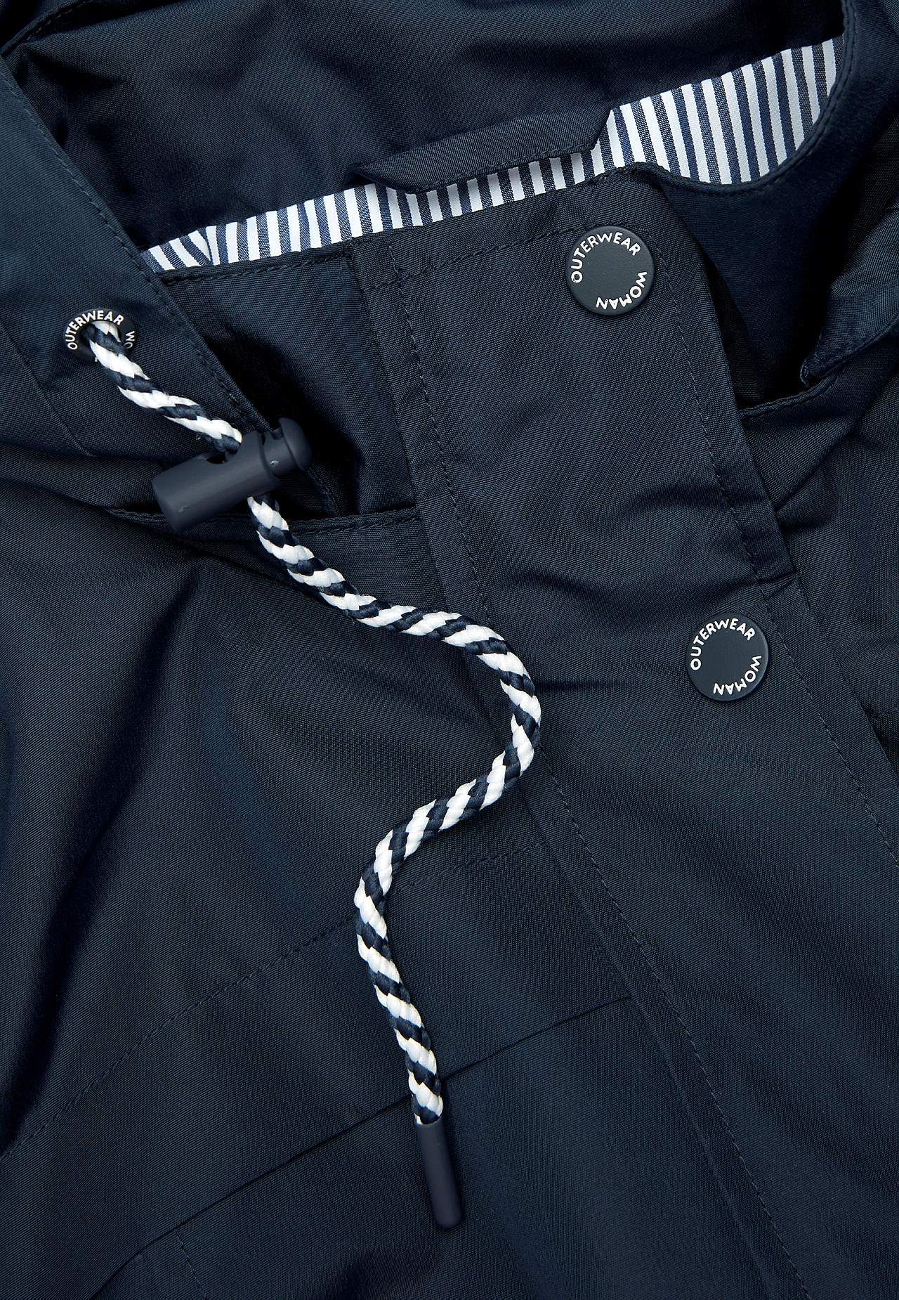 Winddichte Jacke mit Kapuze