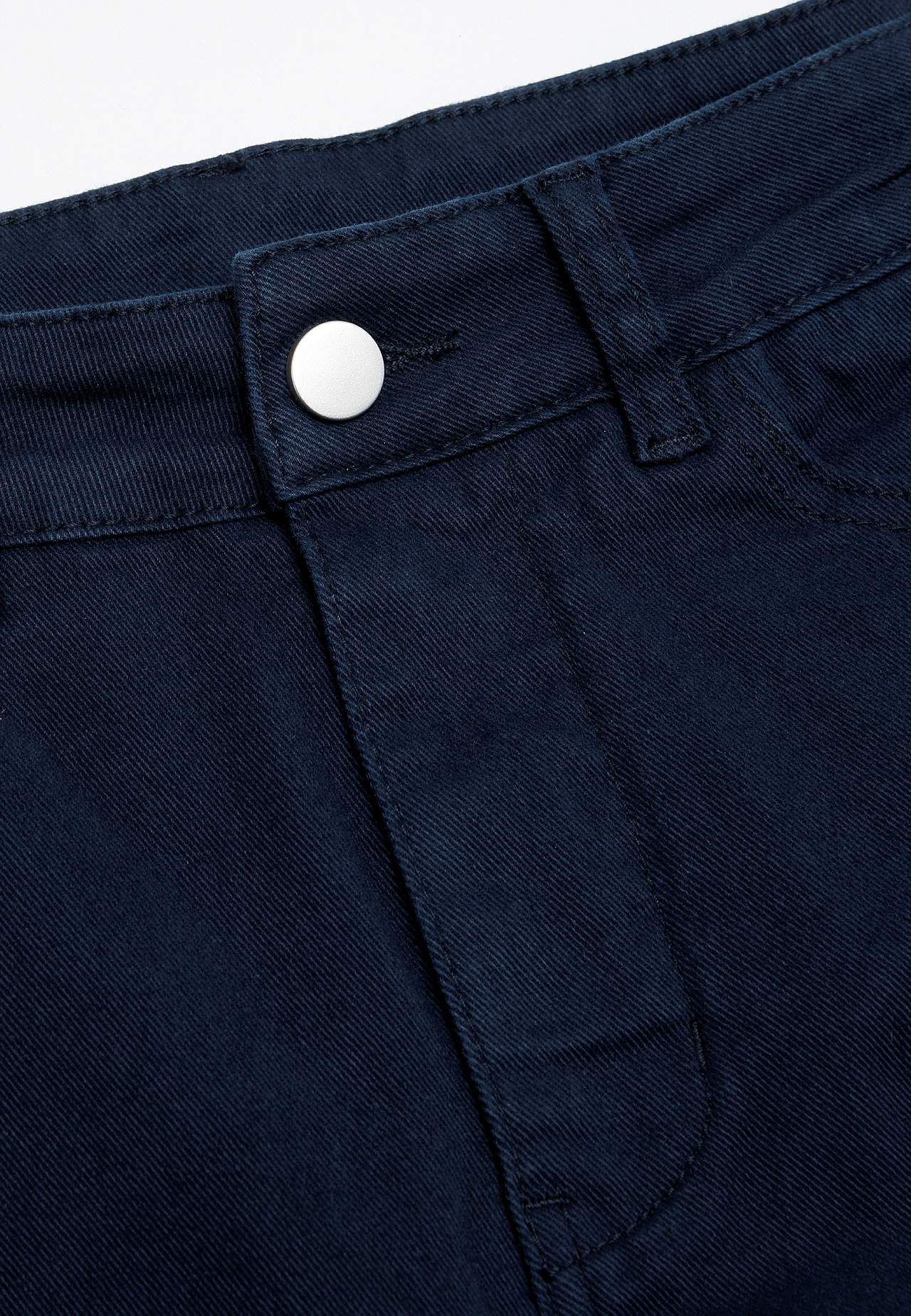 Elastische Knöcheljeans