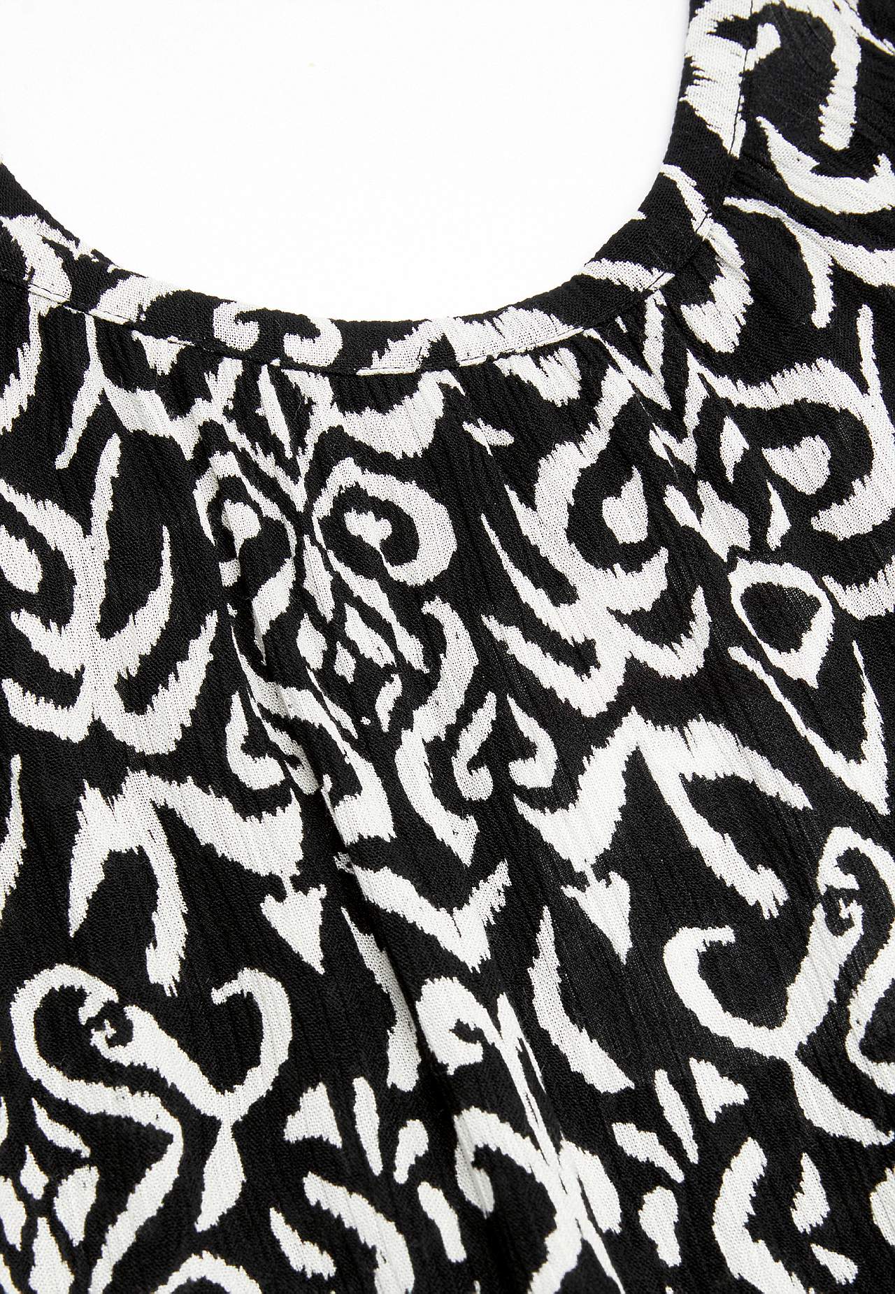 Gemustertes, langes Strandkleid