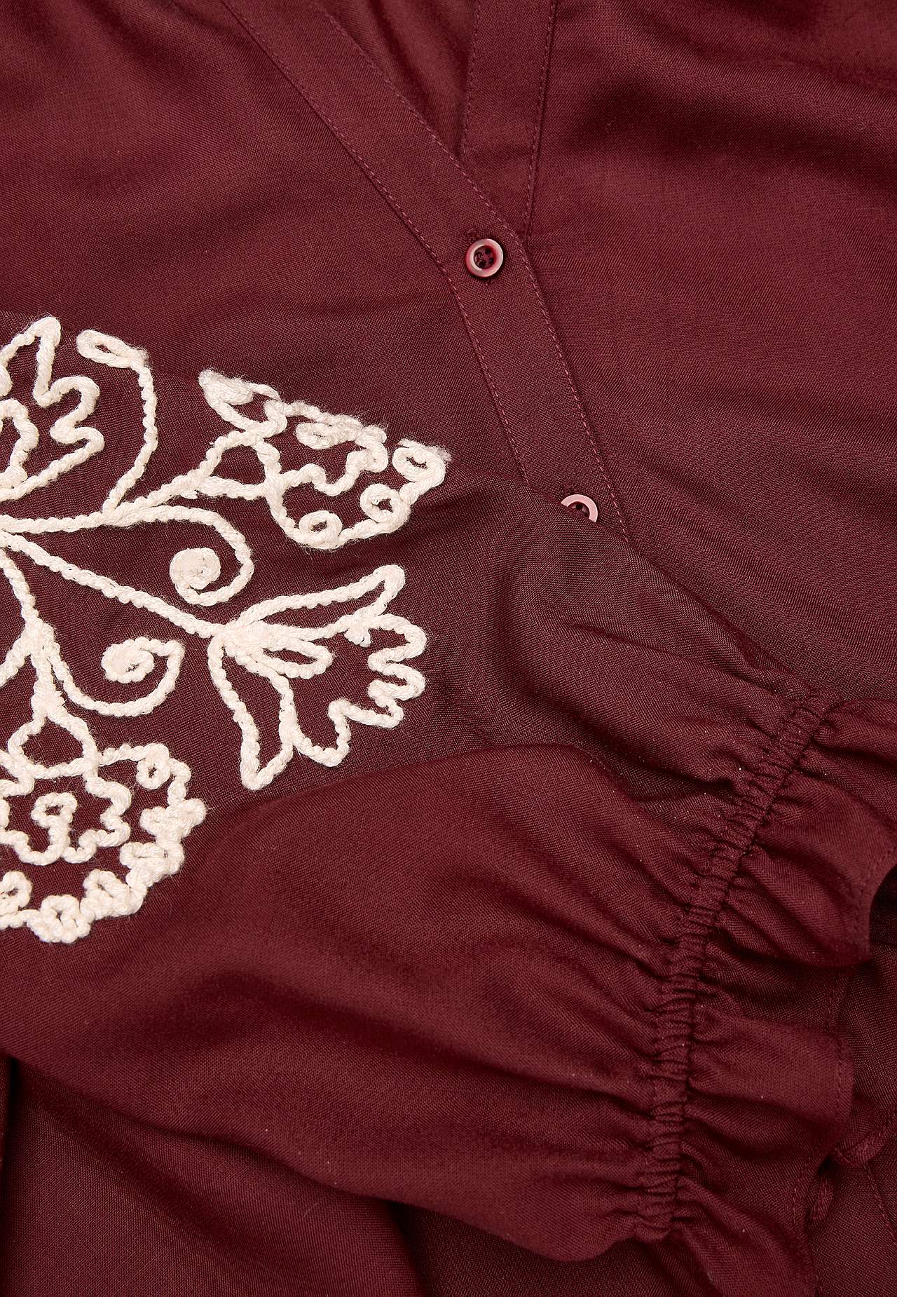 Bluse mit Stickerei