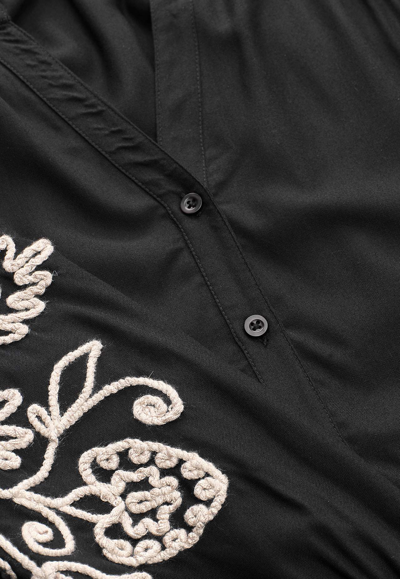 Bluse mit Stickerei