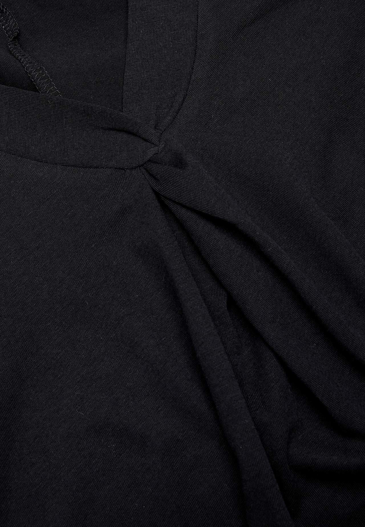 Ärmelloses Jerseykleid mit einem V-Ausschnitt