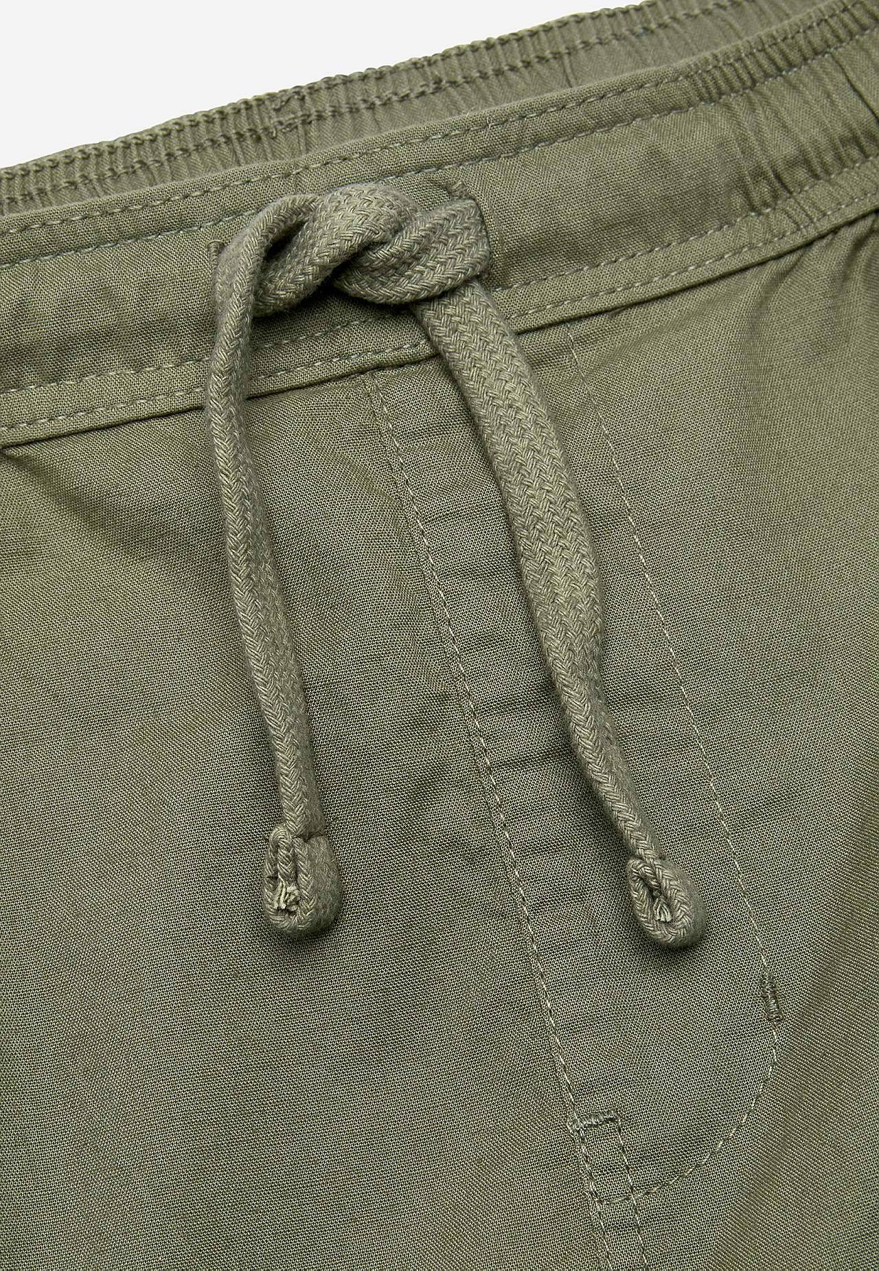 Cargo-Shorts mit mehreren Taschen