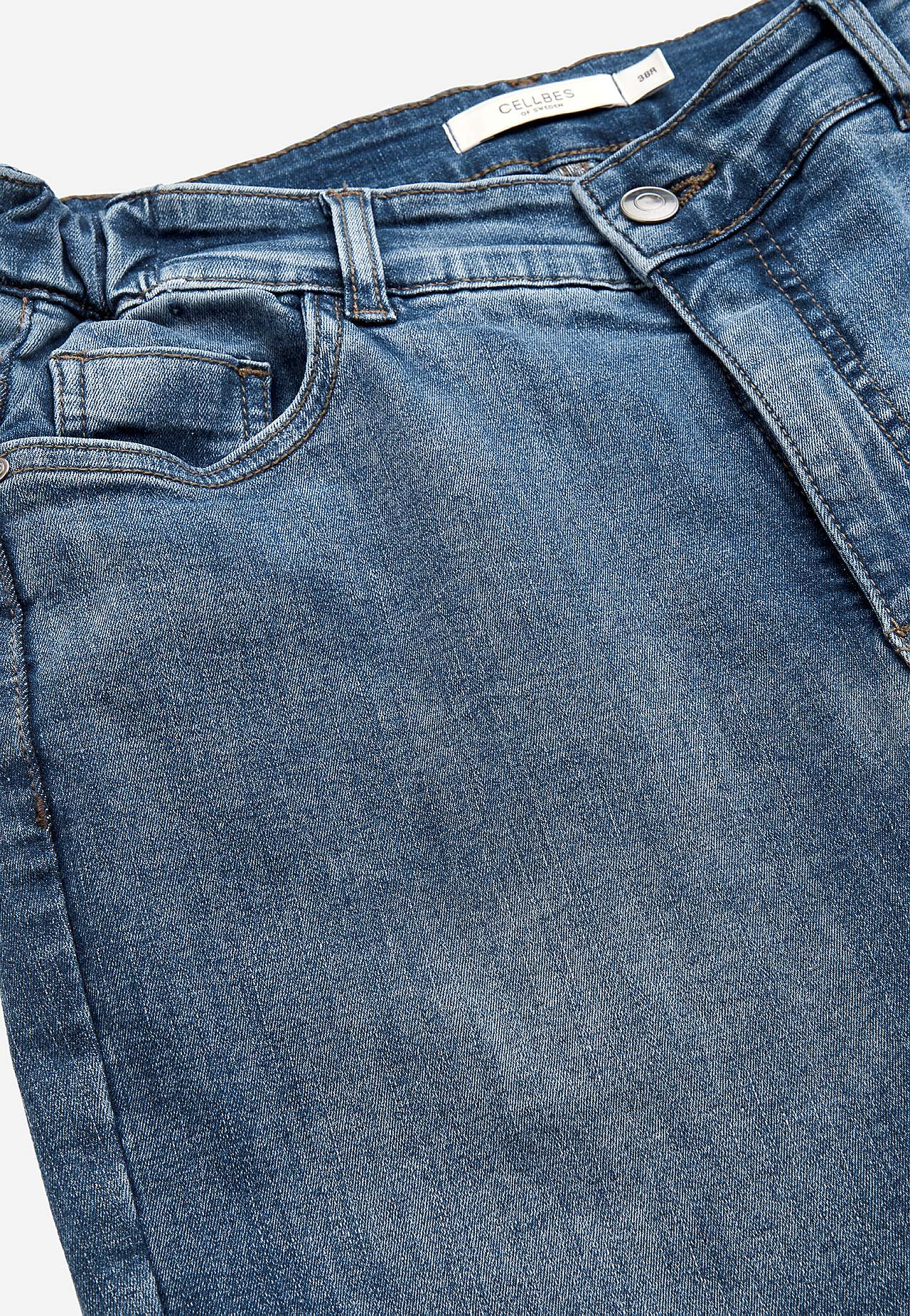 Jeans mit Gummiband an den Seiten