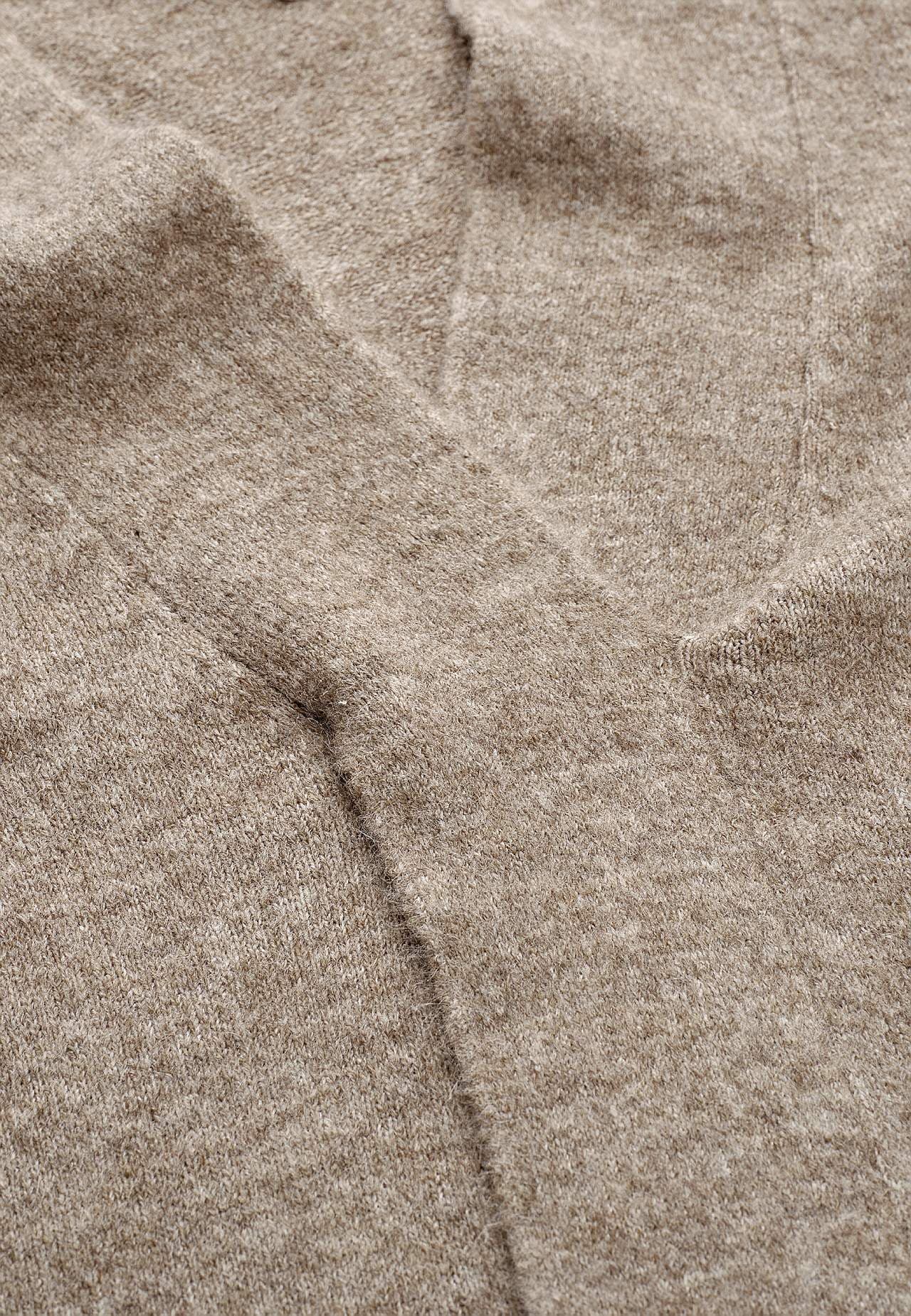 Gestrickte Tunika mit gedrehtem Detail