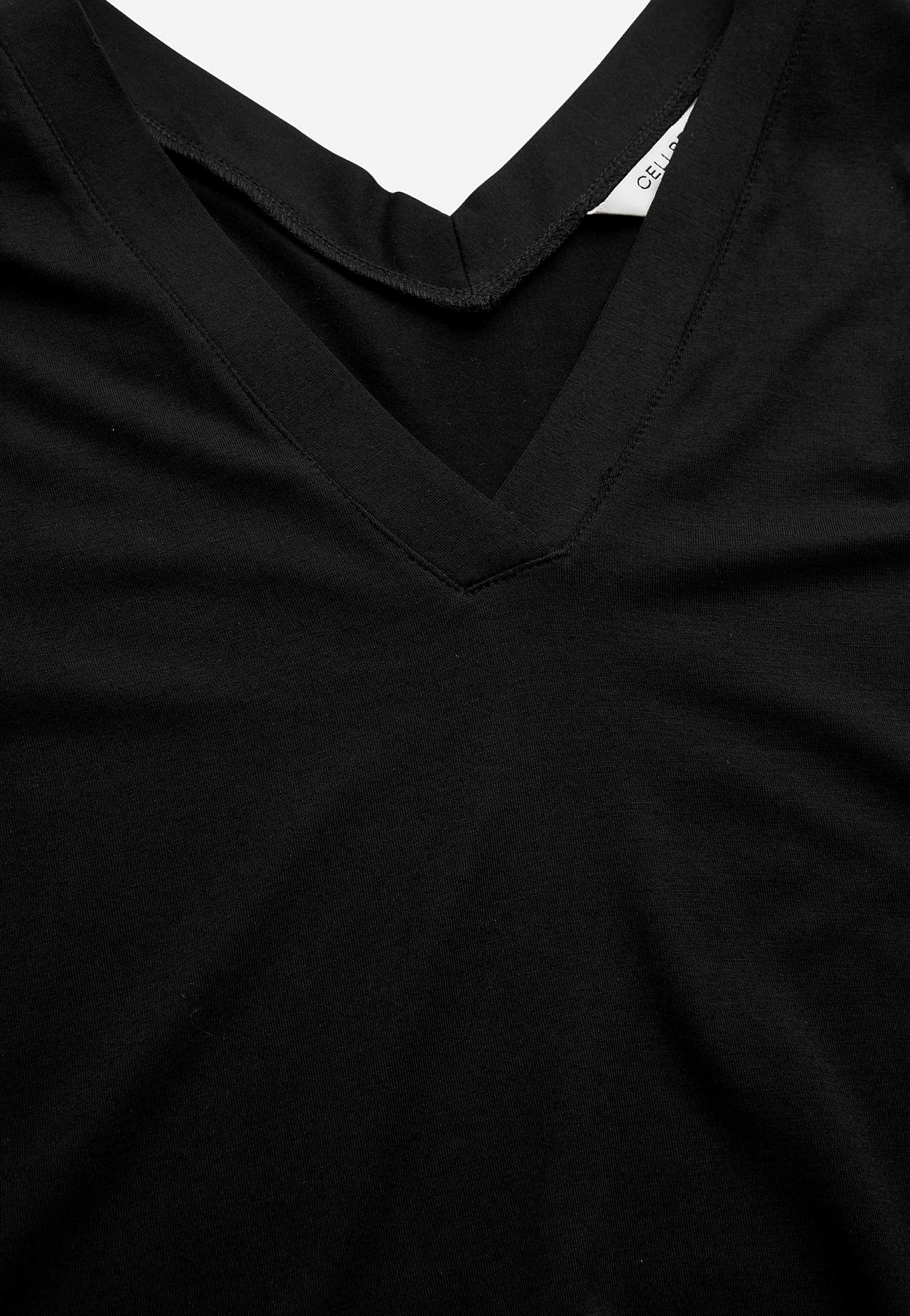 Jerseykleid mit einem V-Ausschnitt