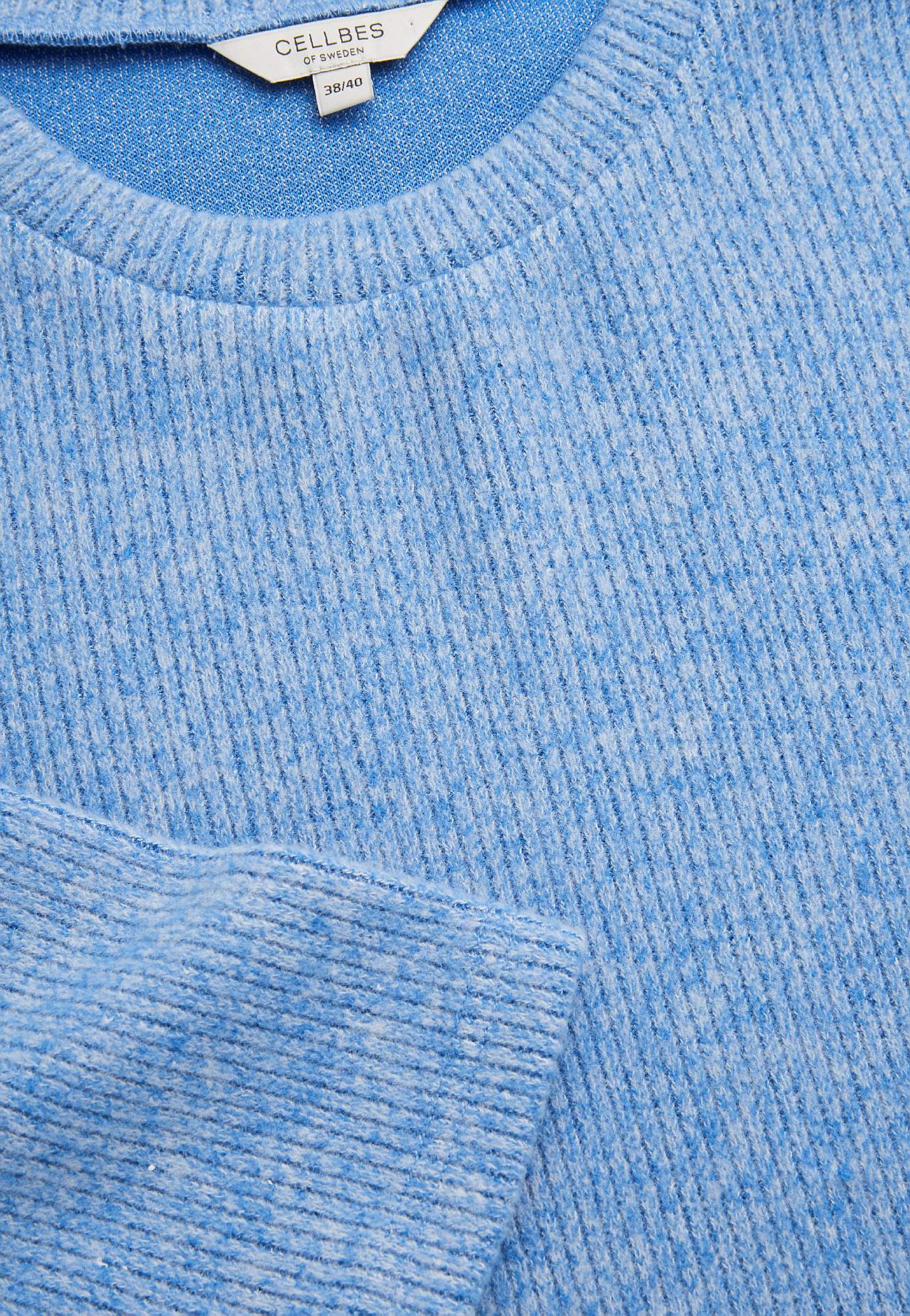 Super weicher Pullover mit Schlitzen