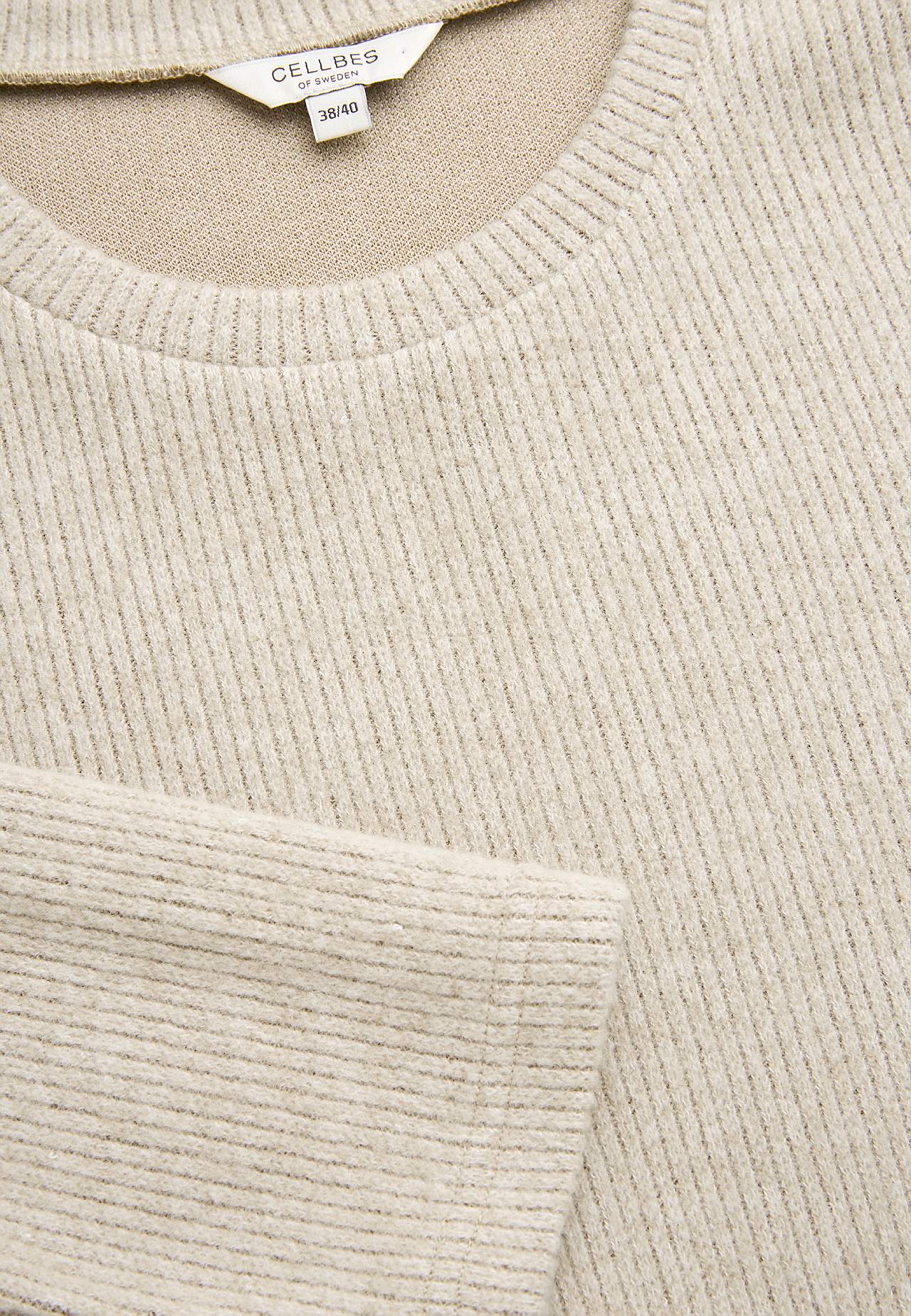 Super weicher Pullover mit Schlitzen