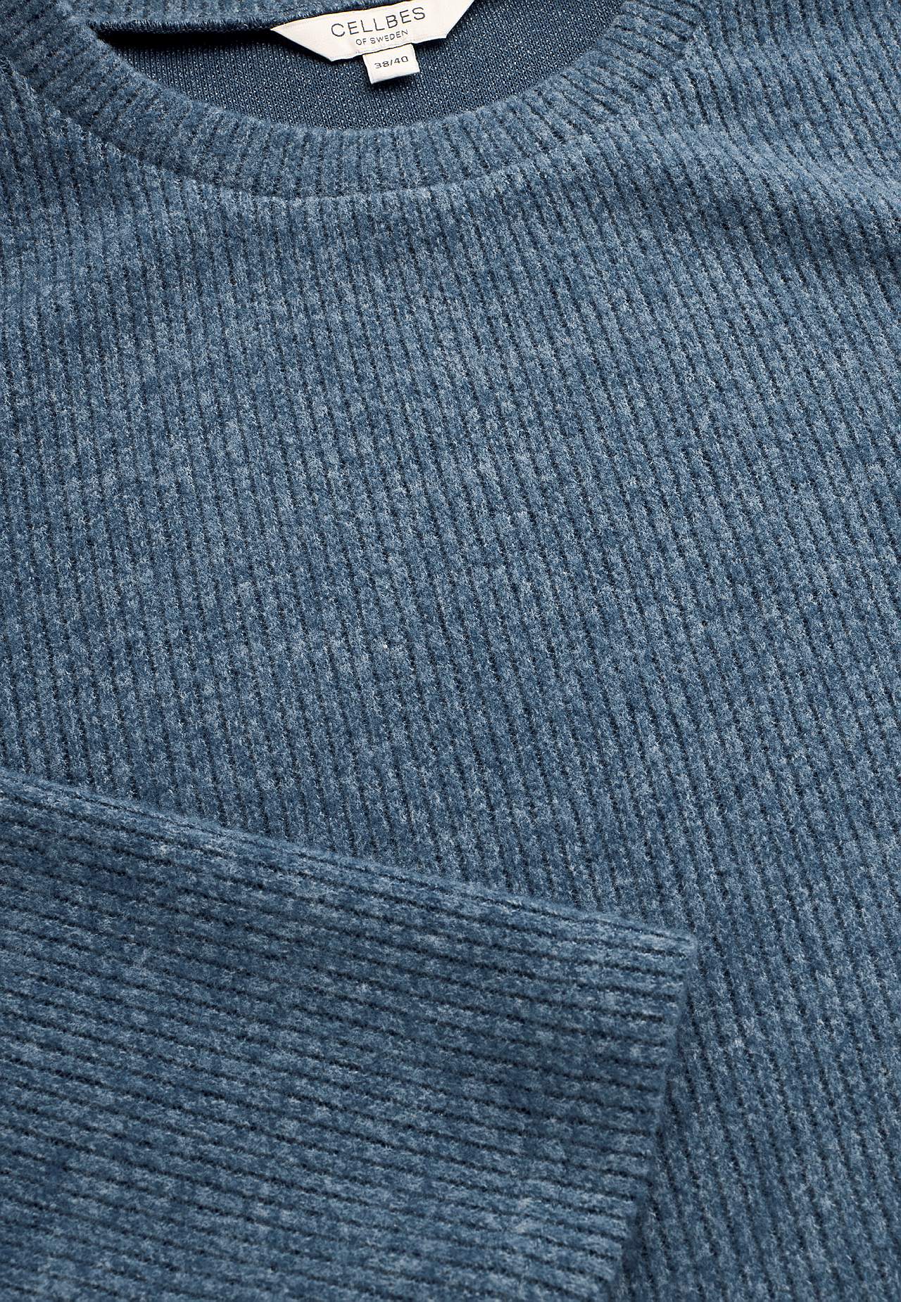 Super weicher Pullover mit Schlitzen