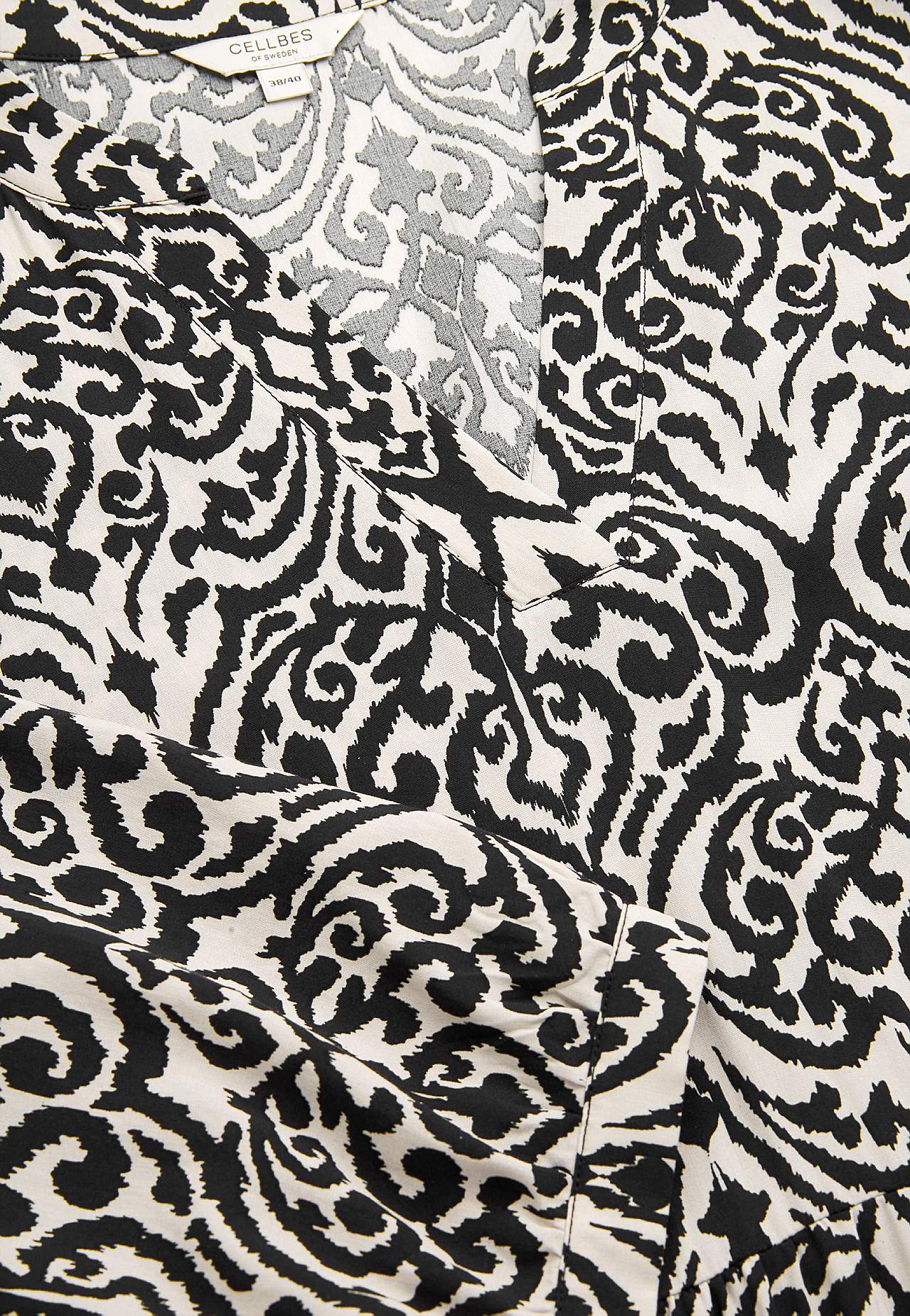 Kleid mit Volants