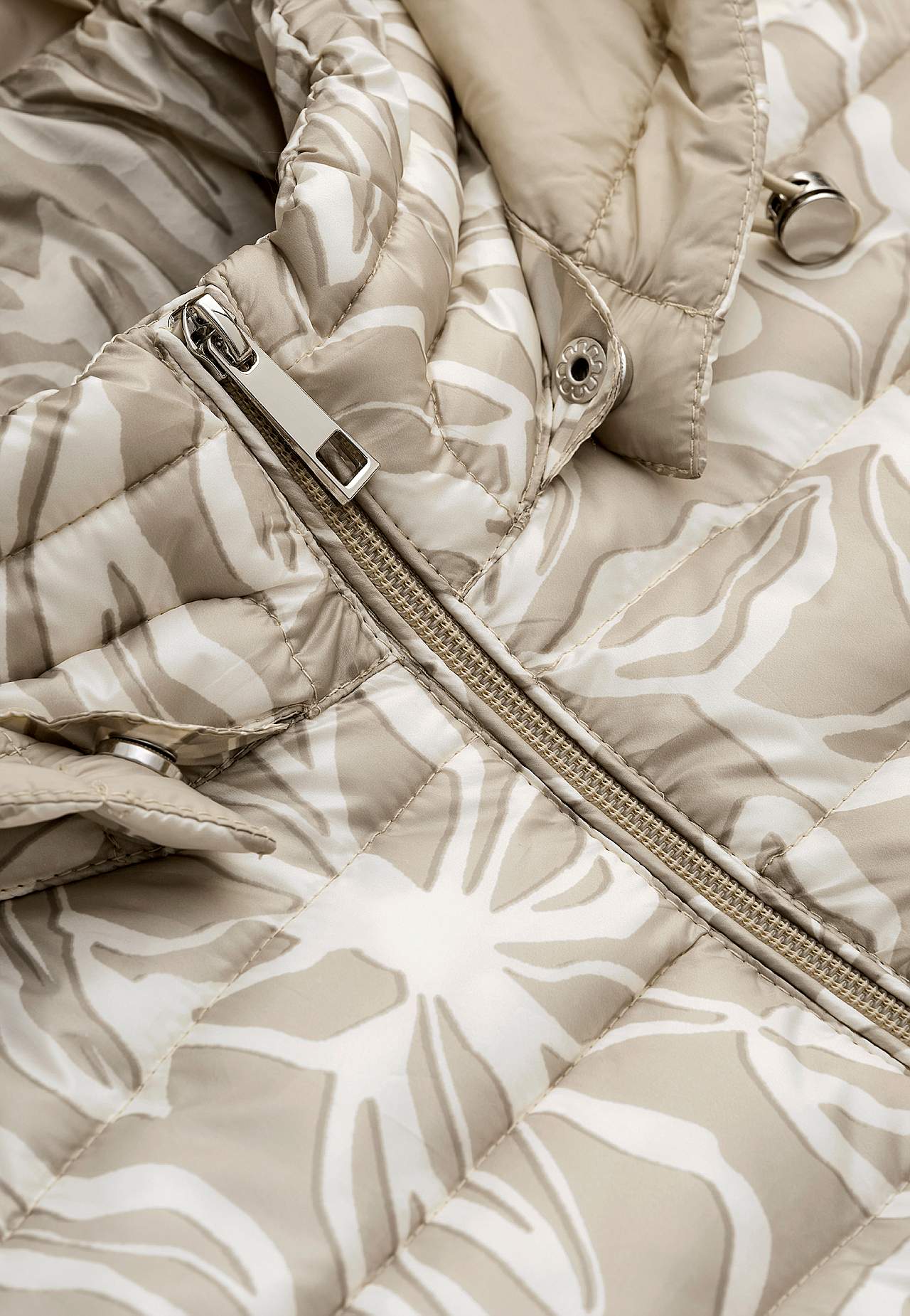 Gesteppte, gemusterte leichte Jacke