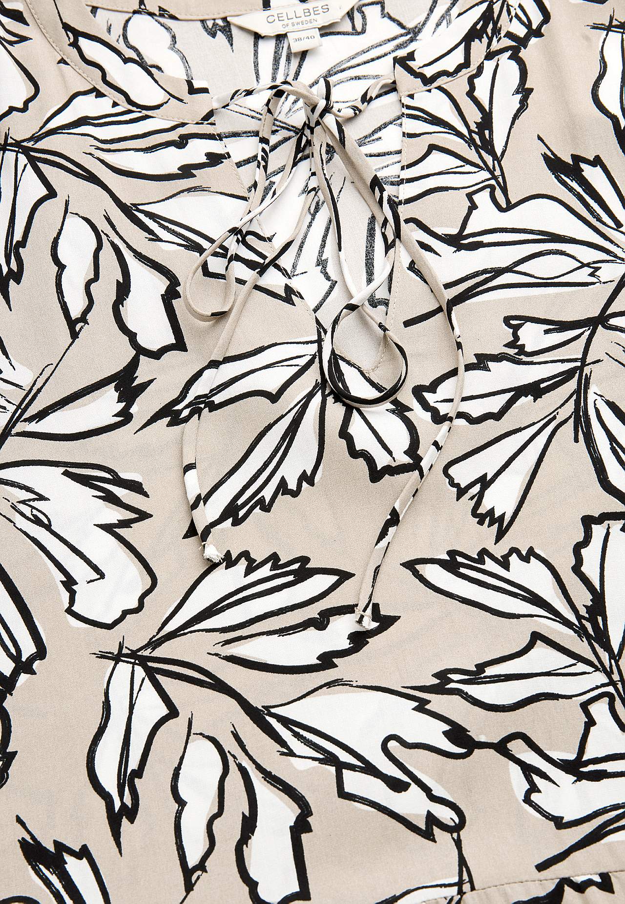 Kleid mit Volants