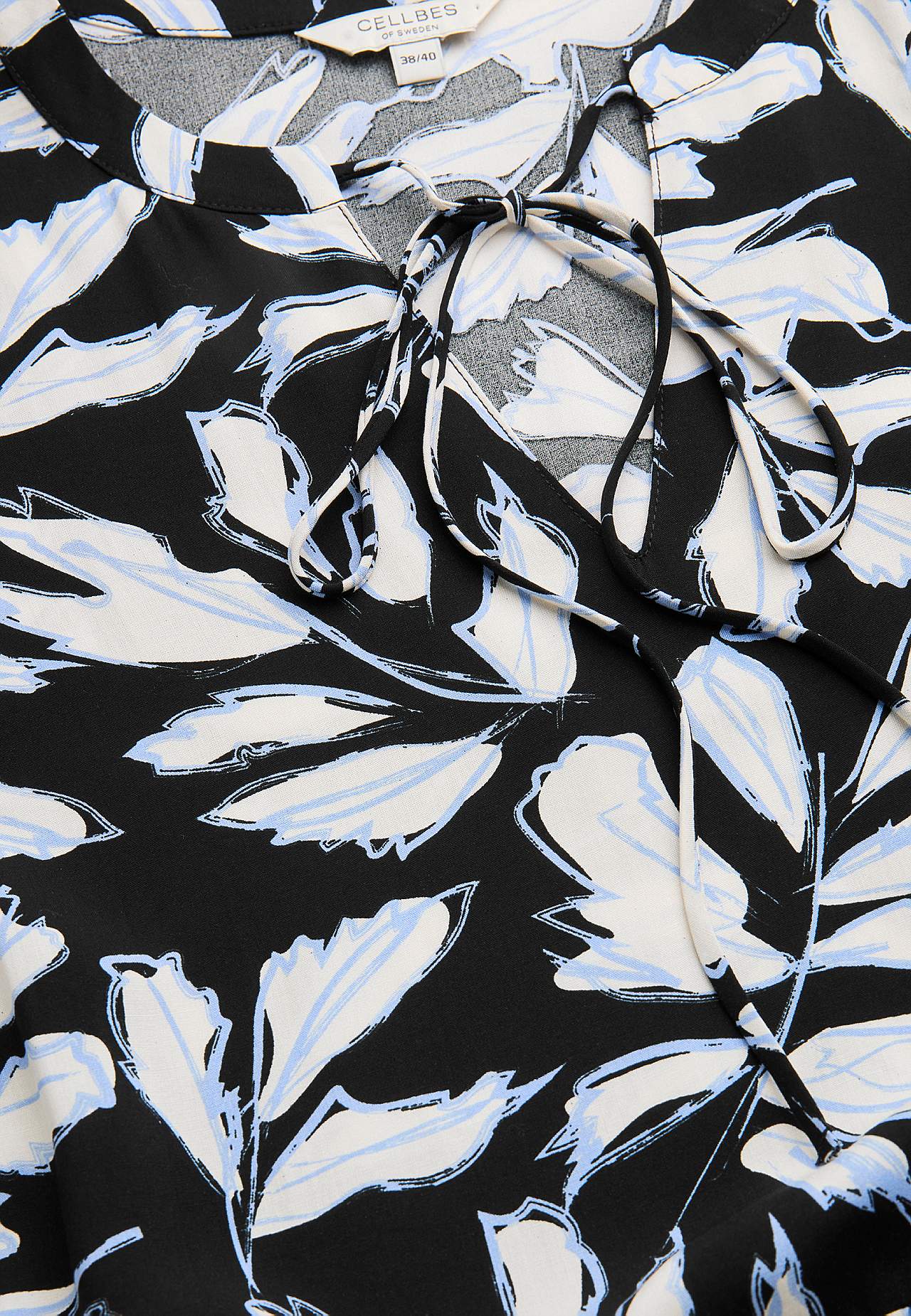 Kleid mit Volants
