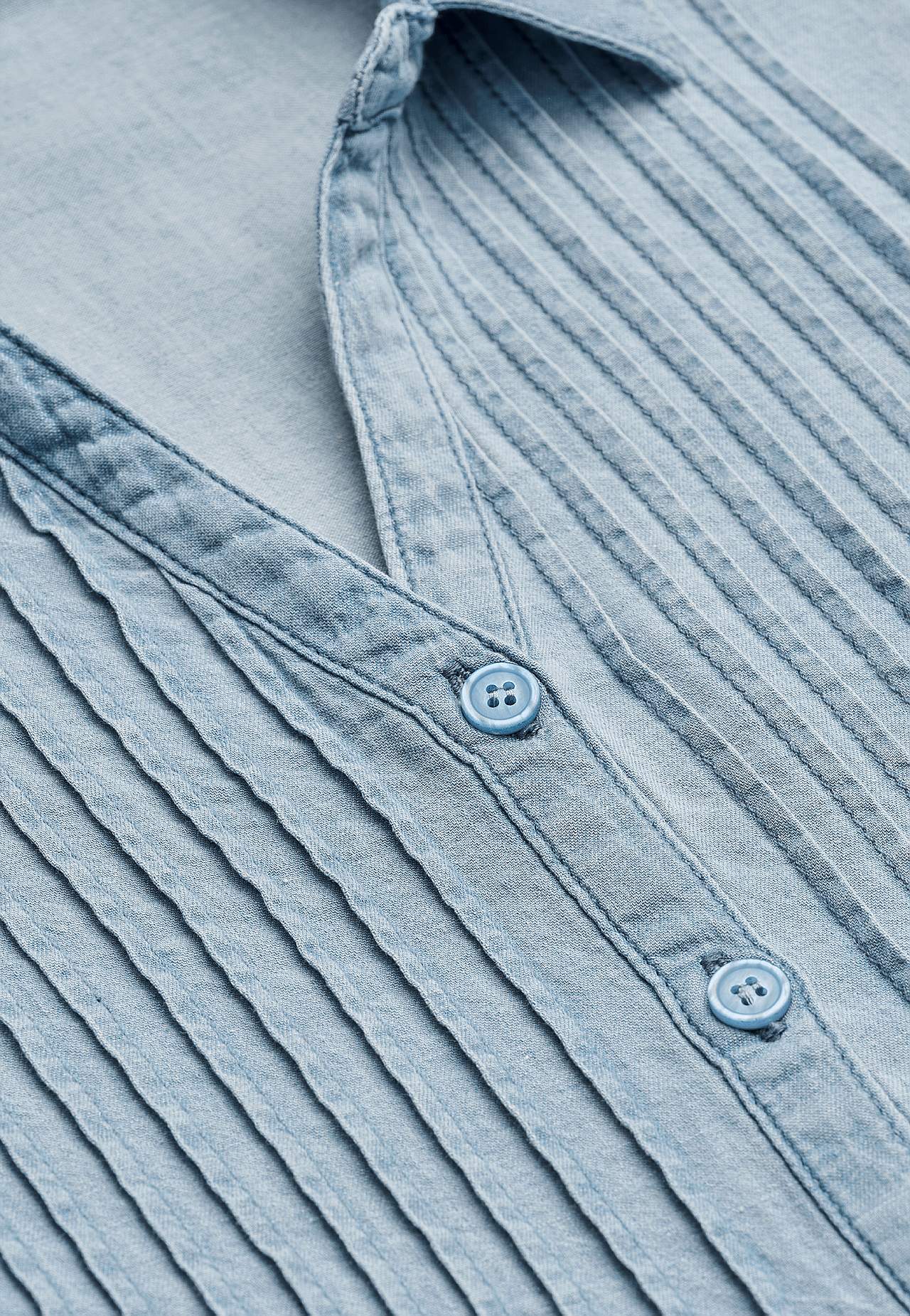 Jeansbluse mit genähten Falten