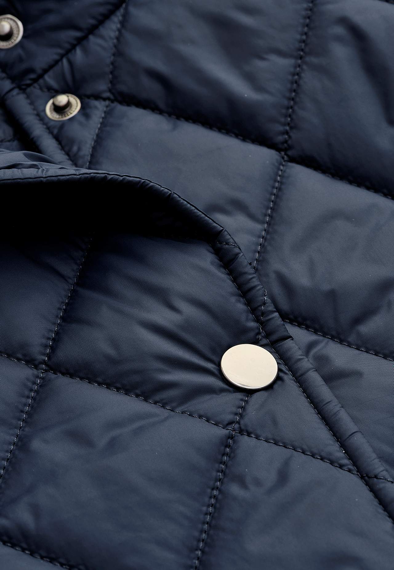 Gesteppte Jacke mit Druckknöpfen