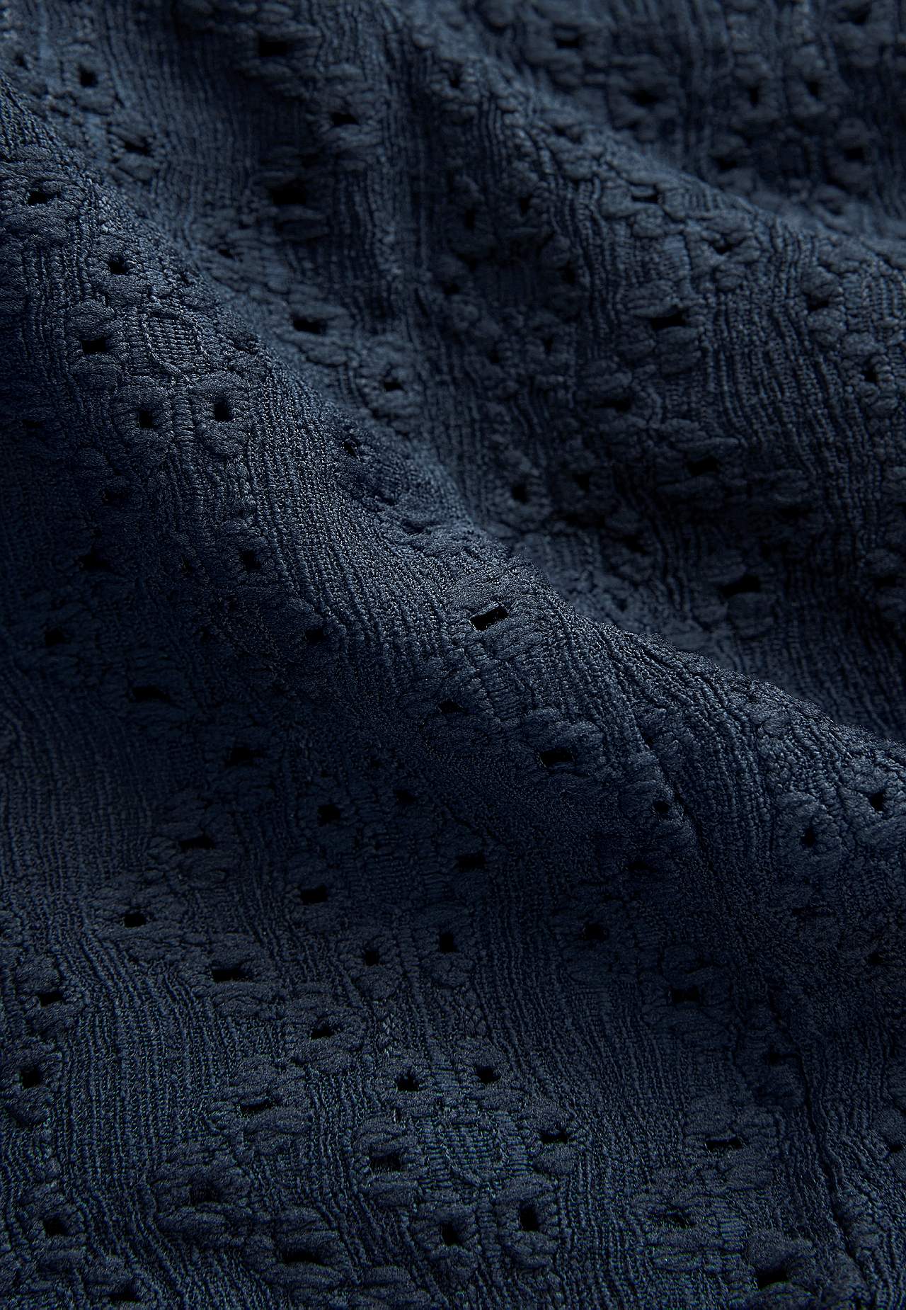 Jersey-Top mit Lochstickerei