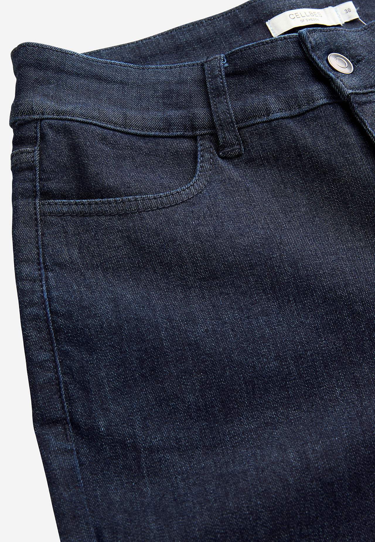 Gerade Jeans aus superstretch Denim Sara