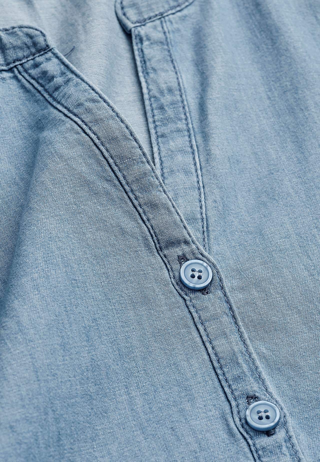 Jeanskleid mit Knöpfen