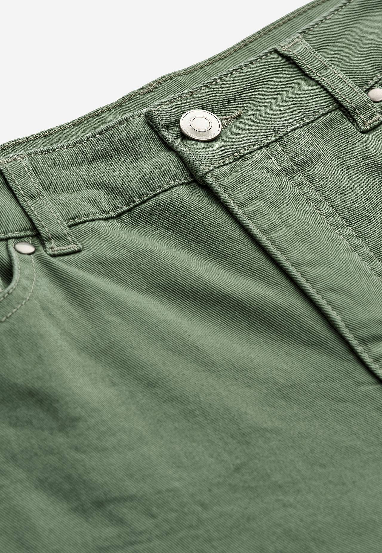 Etwas schlankere Knöcheljeans