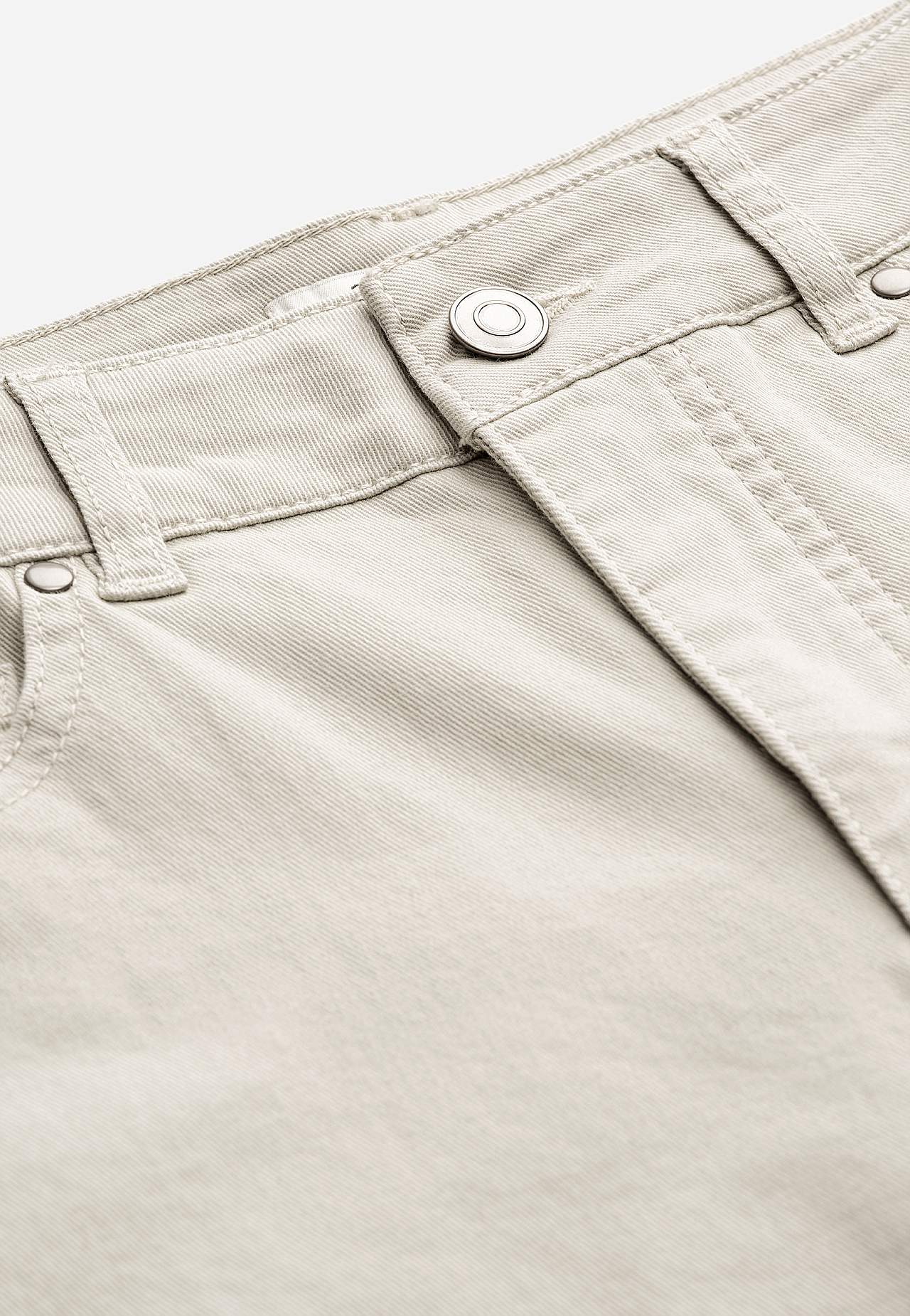 Etwas schlankere Knöcheljeans