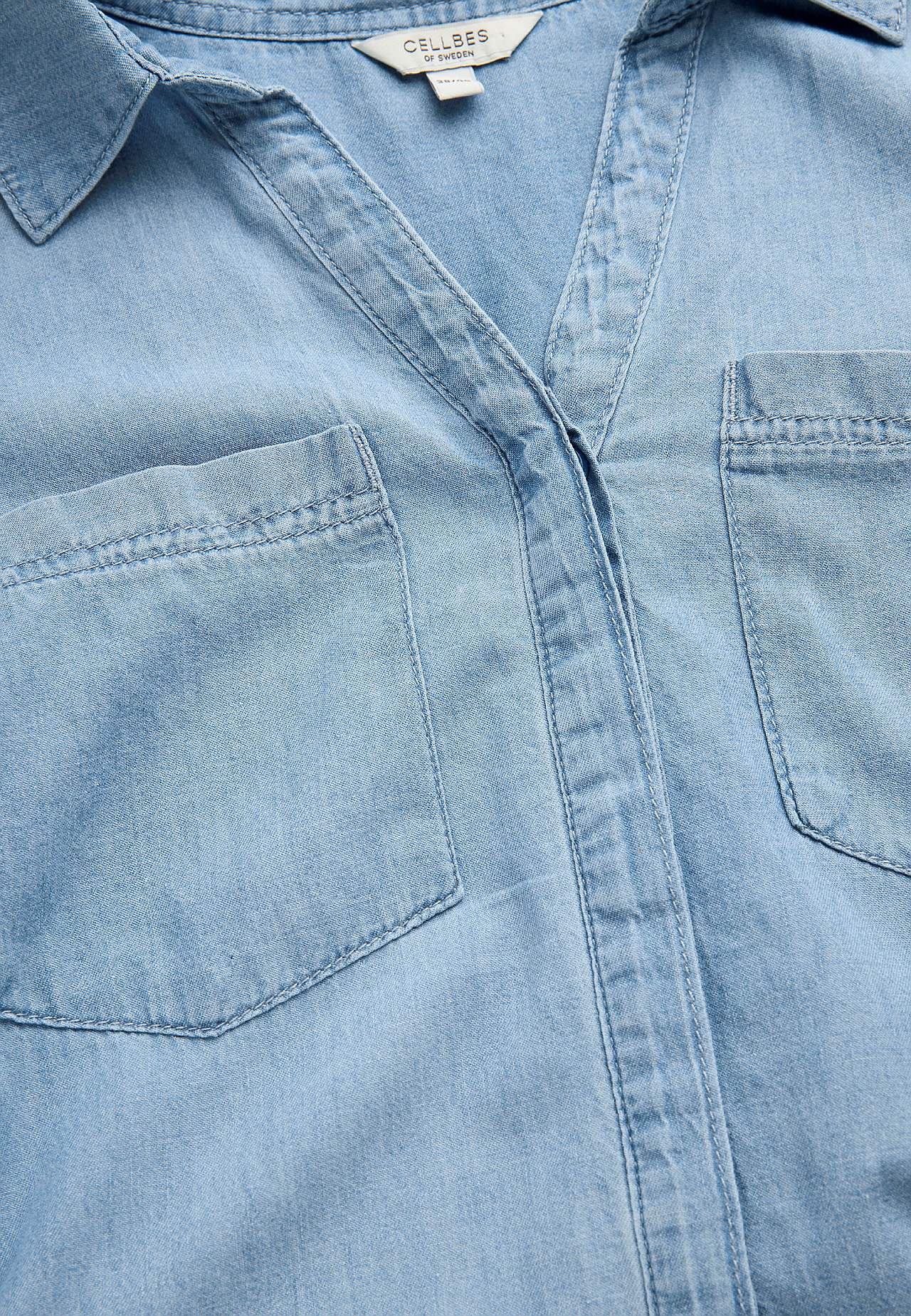 Jeanshemd mit Knöpfen