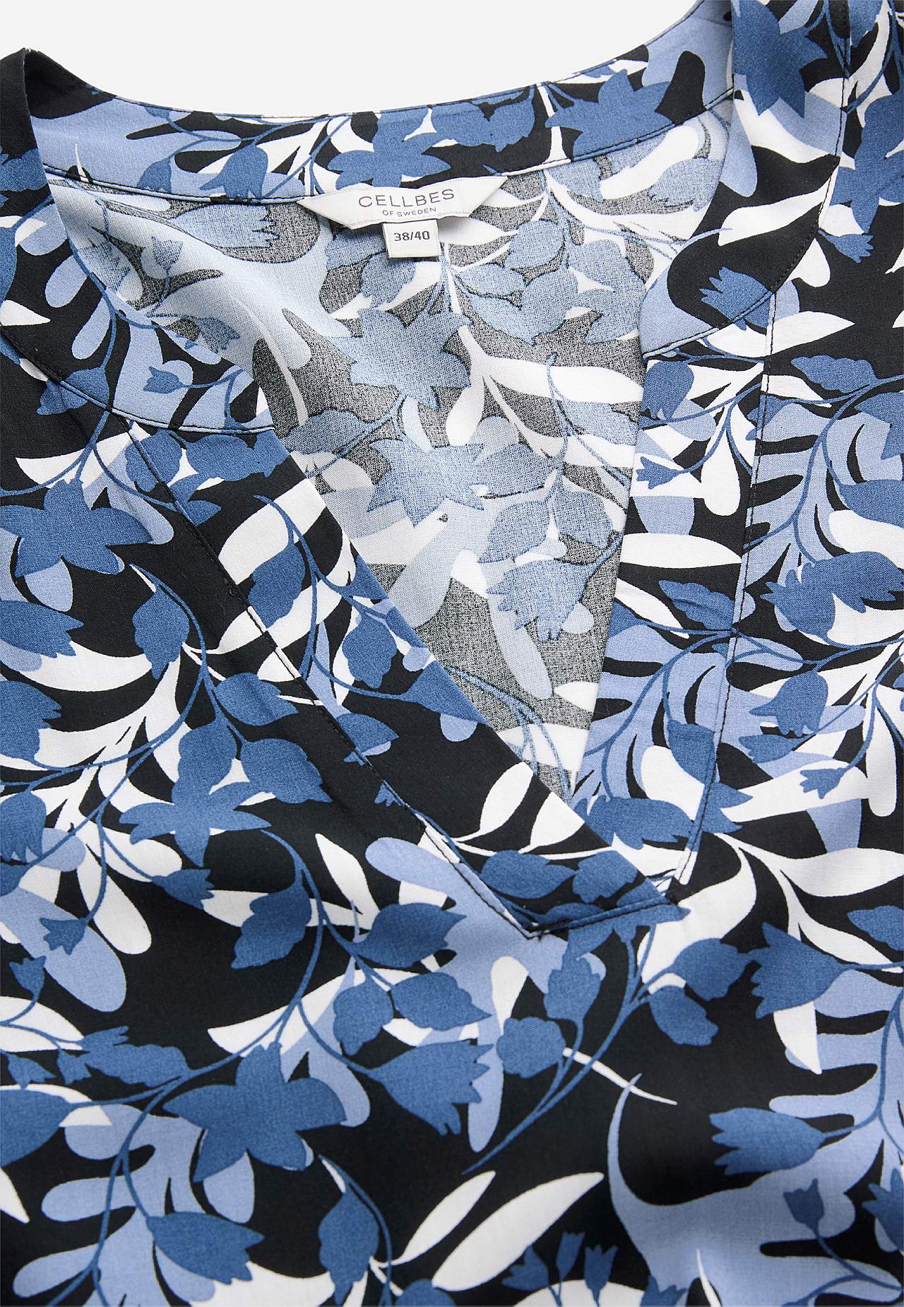 Kleid mit Volants