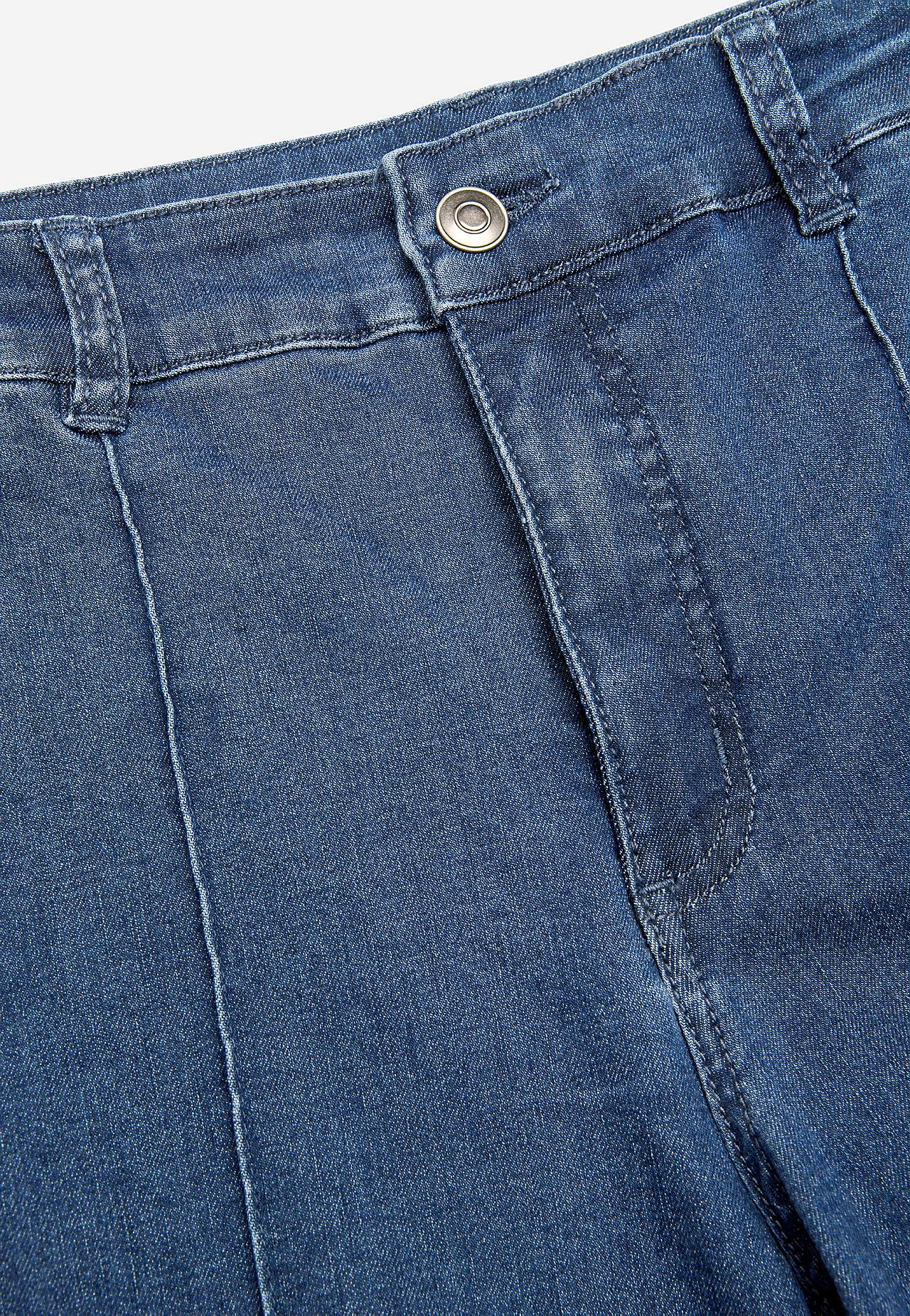 Stretch-Jeans mit genähten Knitterfalten