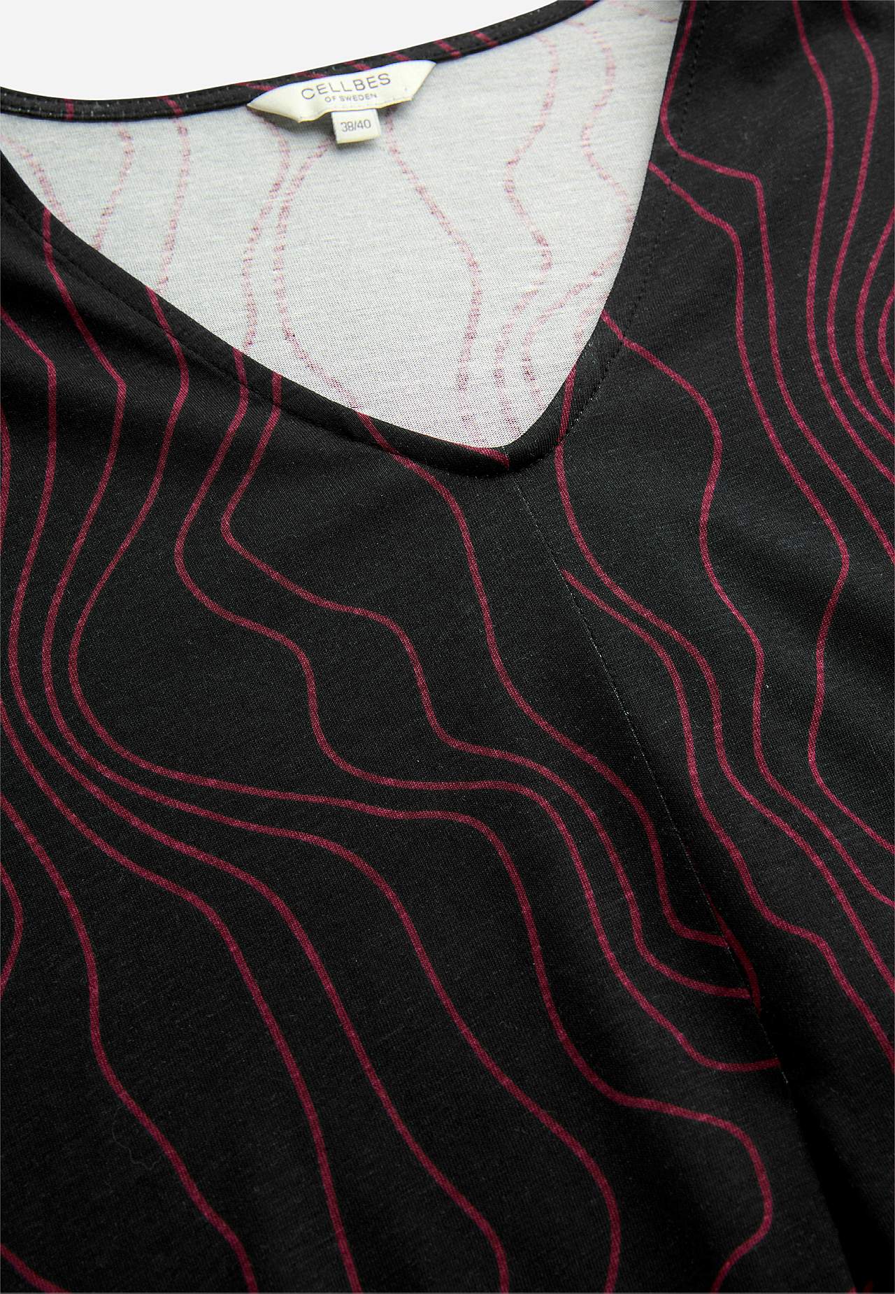 Jerseykleid mit einem V-Ausschnitt