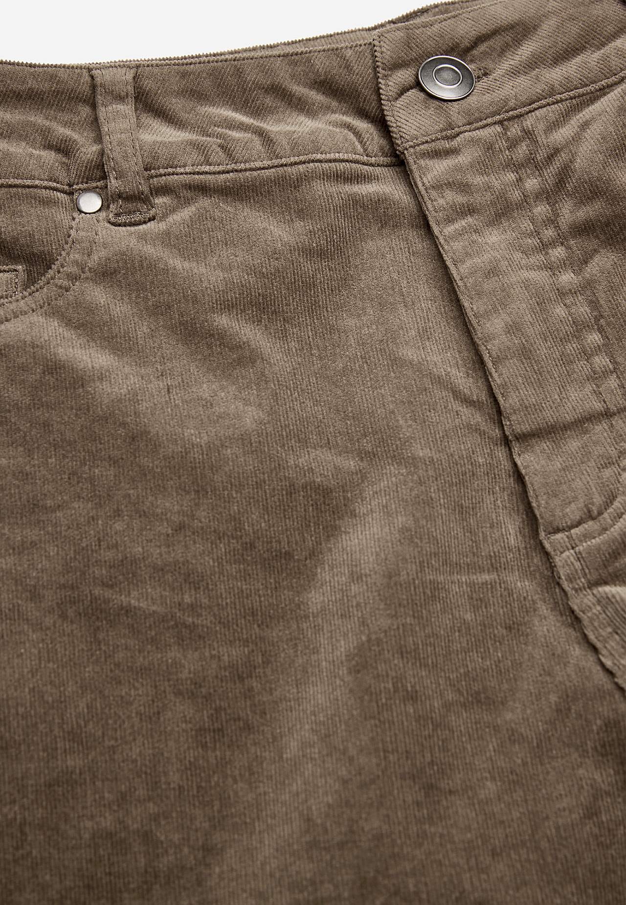 Elastische Kordhose mit geraden Beinen