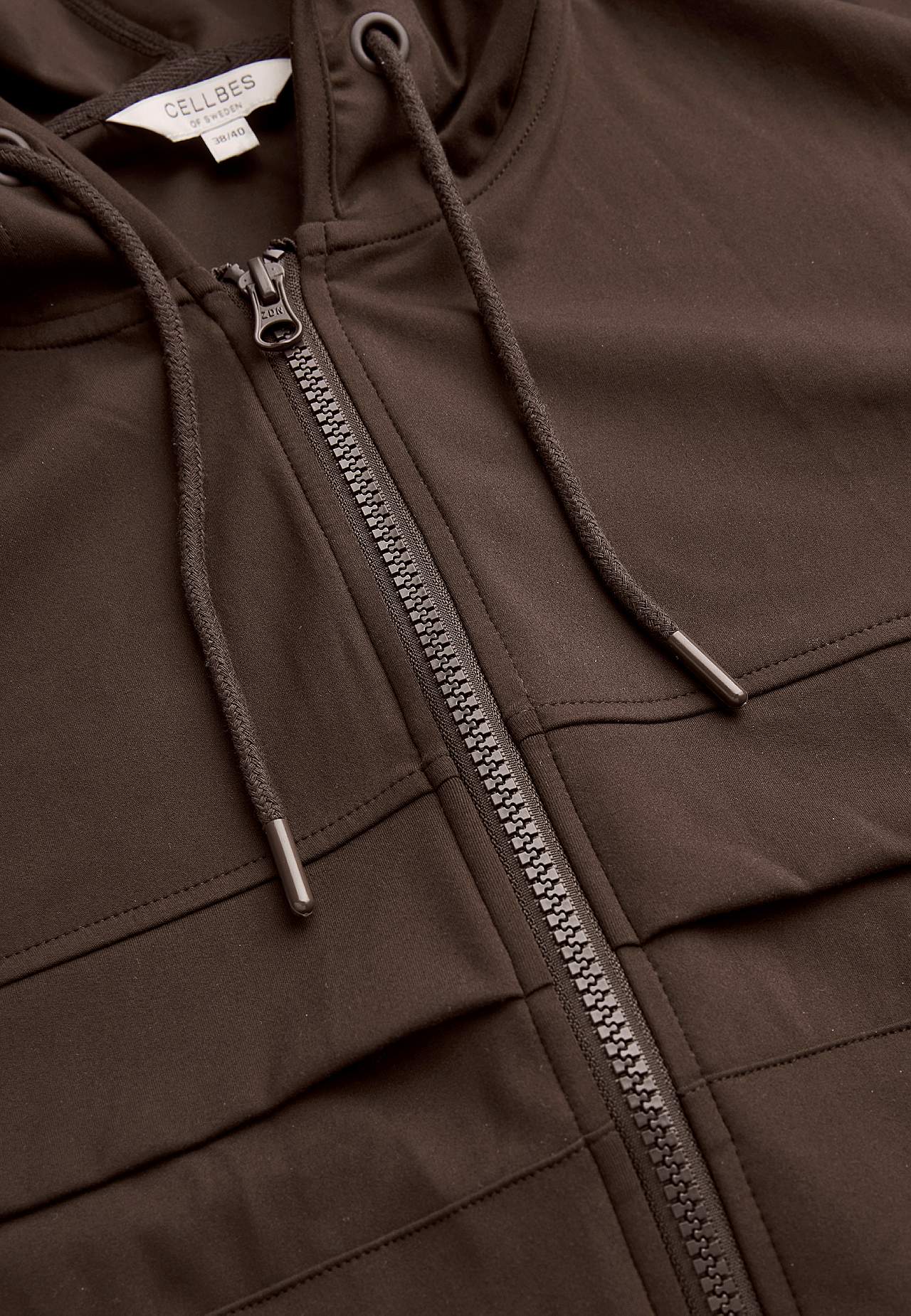 Vielseitige Jacke mit Kapuze