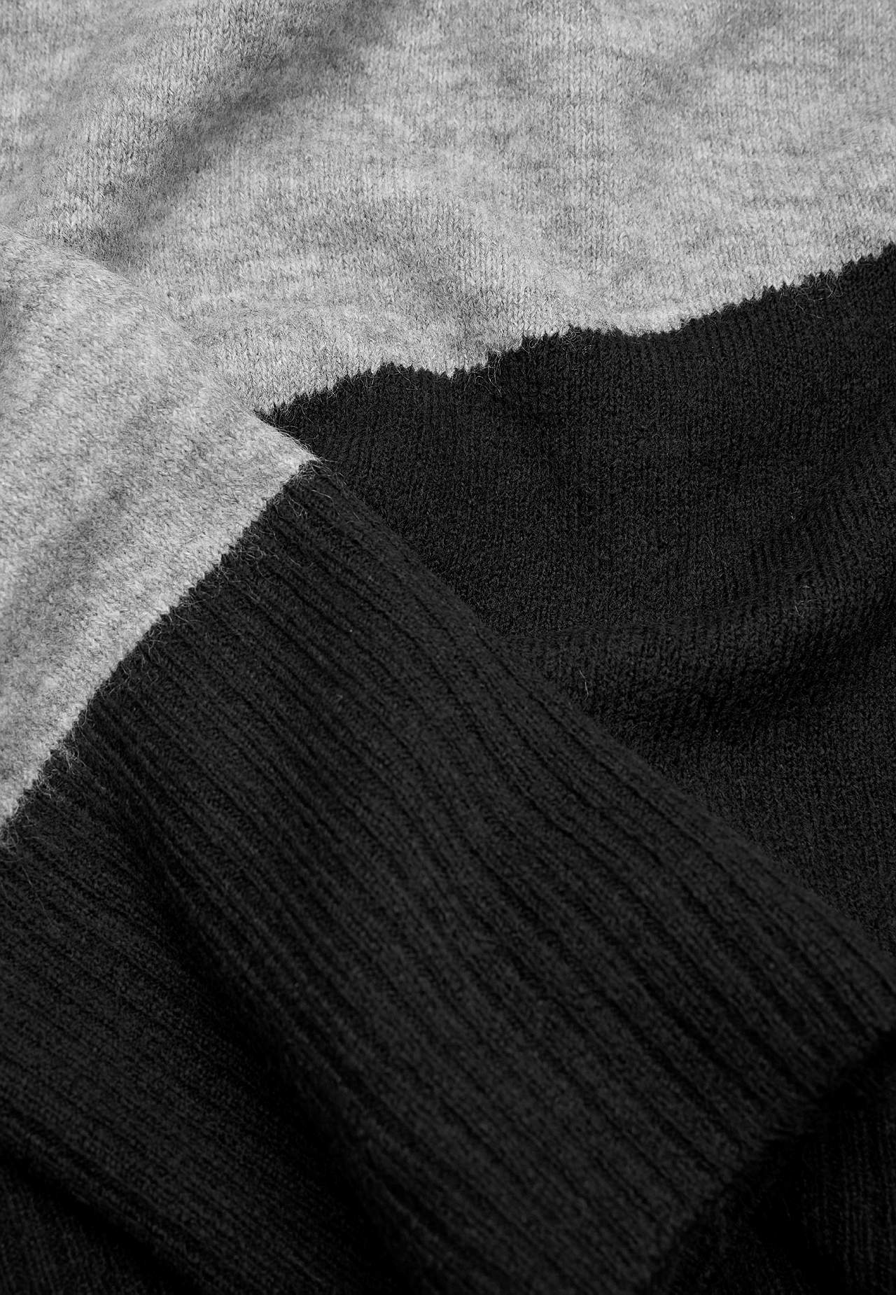 Gestrickter Pullover mit Rundhals