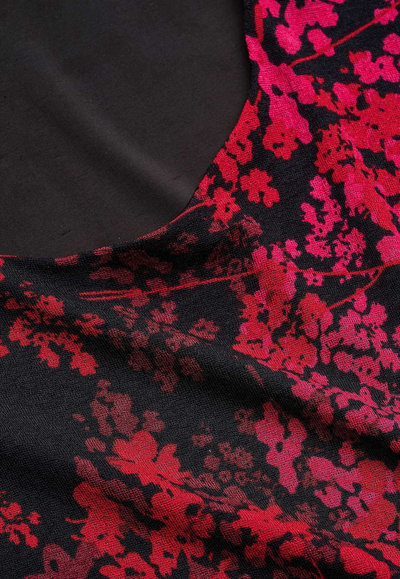 Midikleid mit einem Blumen-Muster