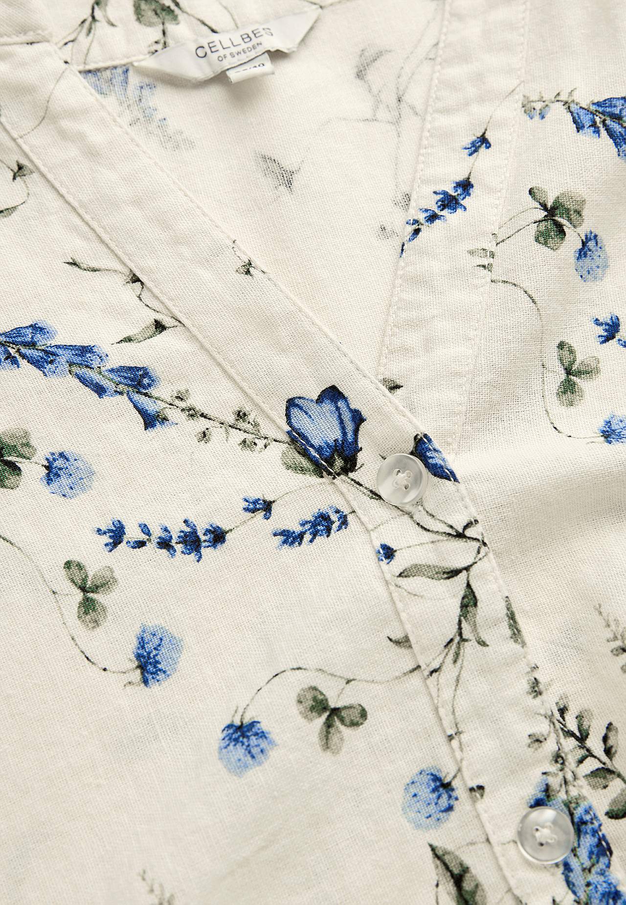 Blumige Leinentunika mit Knöpfen