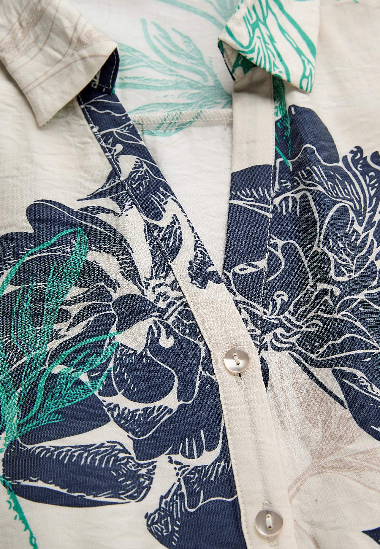 Blumiges Hemdkleid aus weicher Viskosemischung