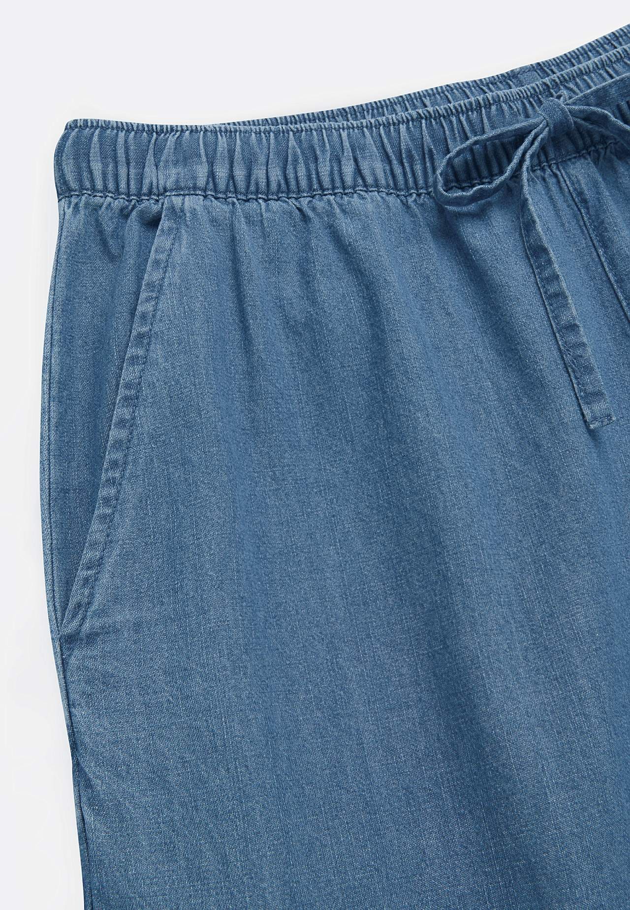 Hose aus leichtem Denim mit hohem Schnitt
